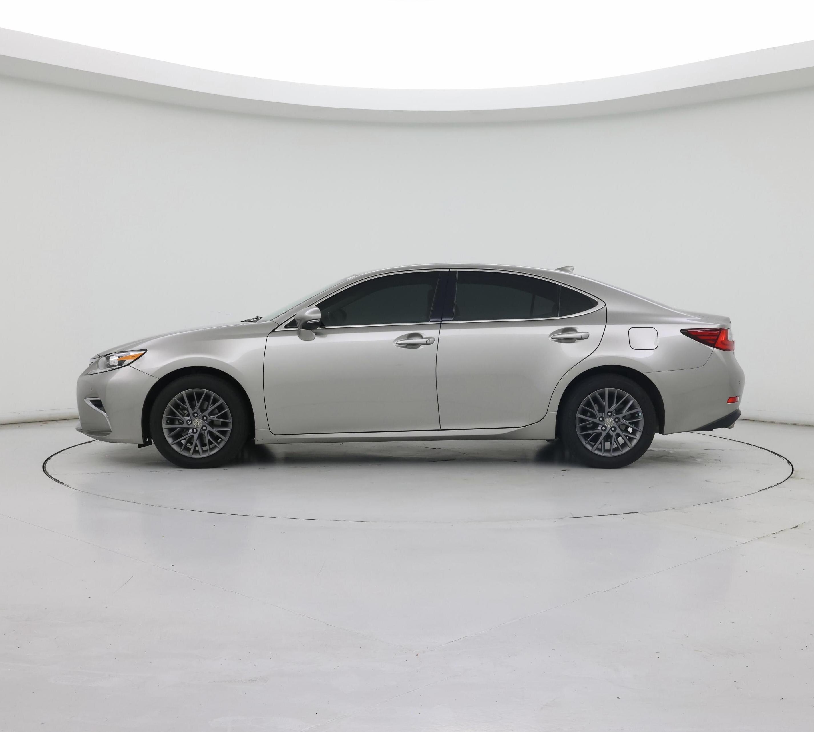 Thumbnail: 2018 Lexus ES - 3