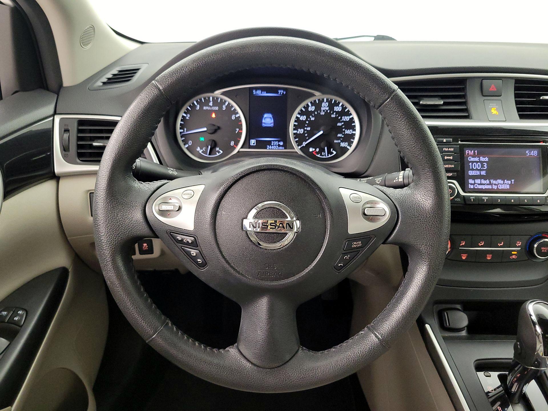 Thumbnail: 2016 Nissan Sentra - 10