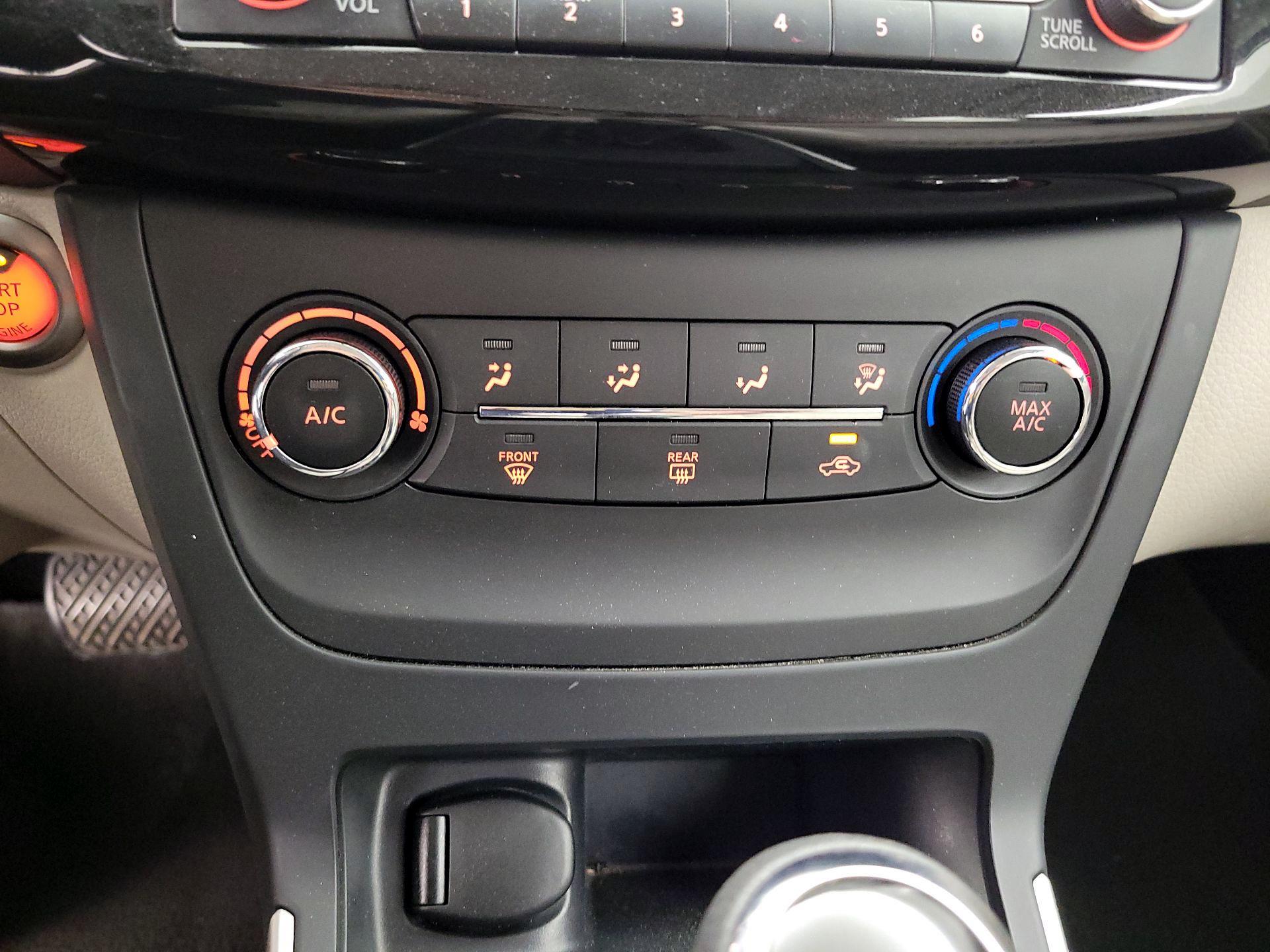 Thumbnail: 2016 Nissan Sentra - 16