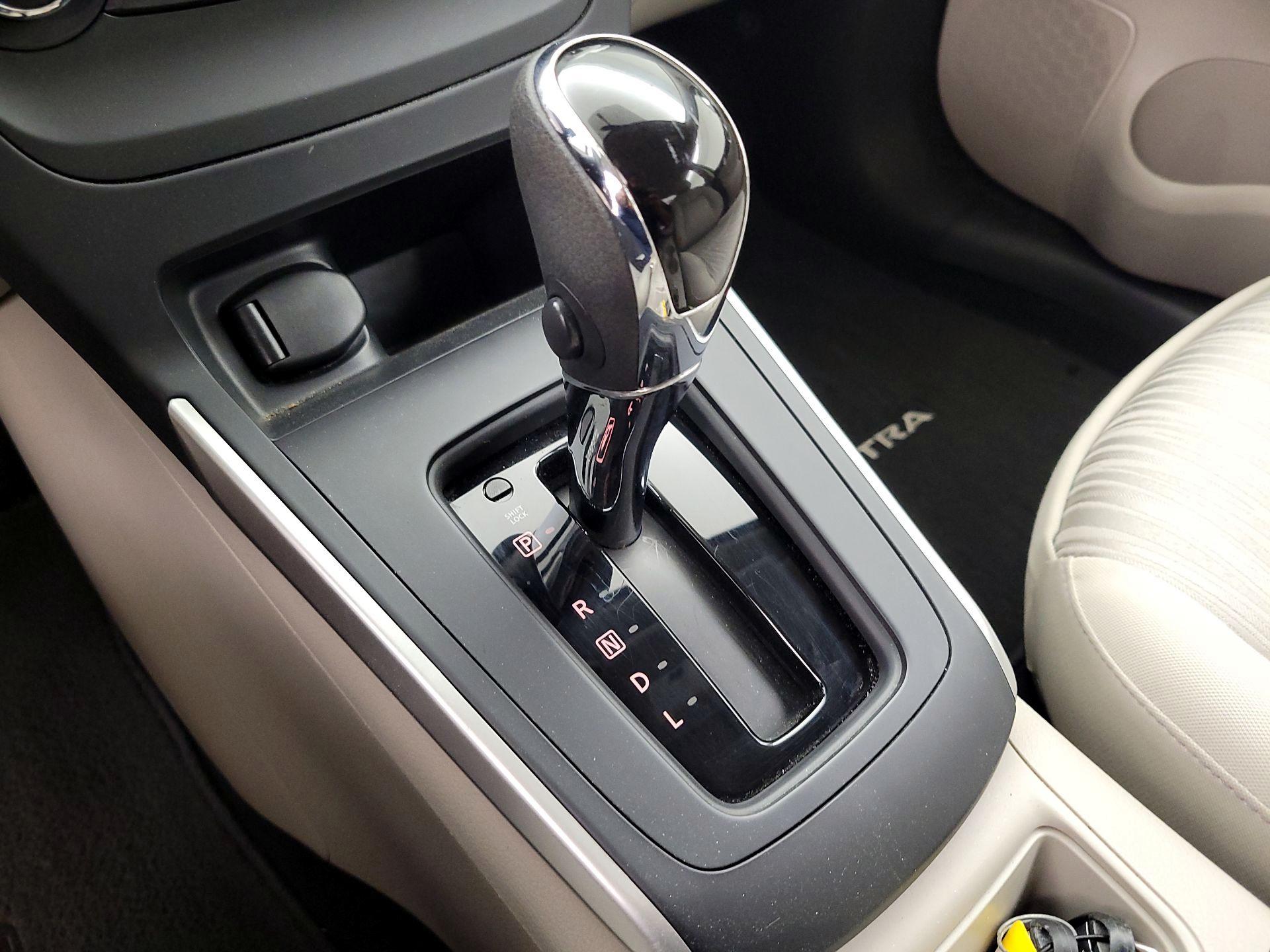 Thumbnail: 2016 Nissan Sentra - 17