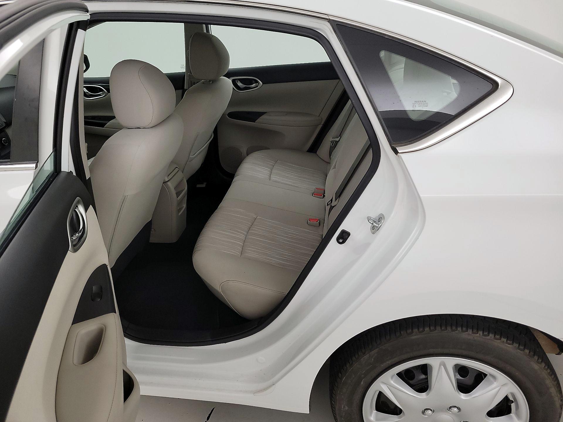 Thumbnail: 2016 Nissan Sentra - 18