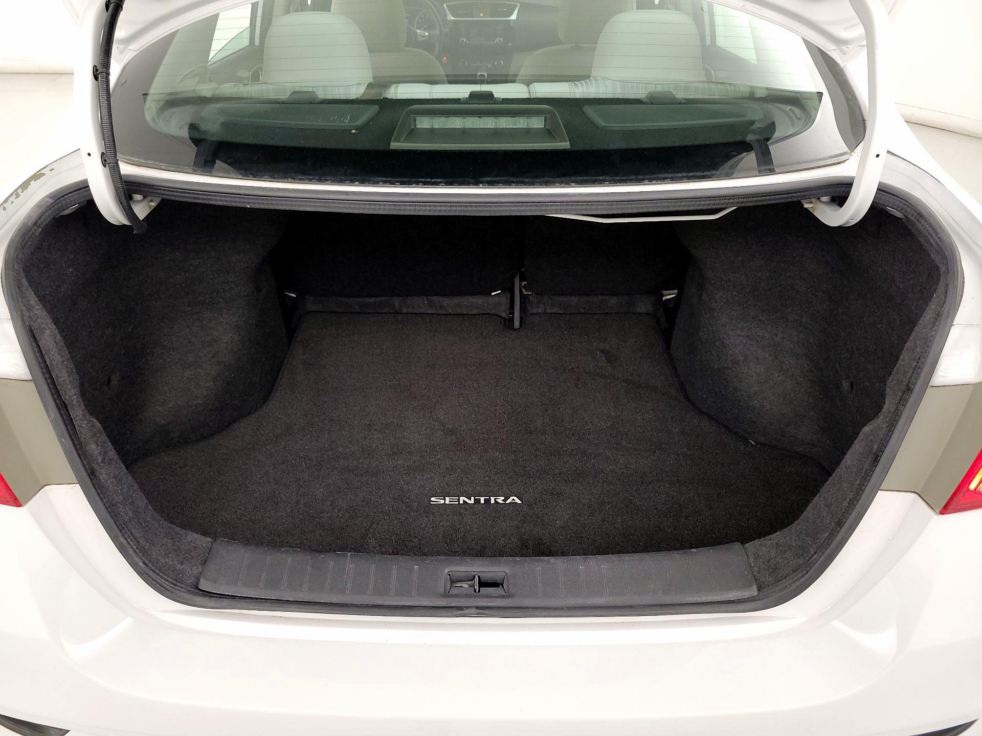 Thumbnail: 2016 Nissan Sentra - 19