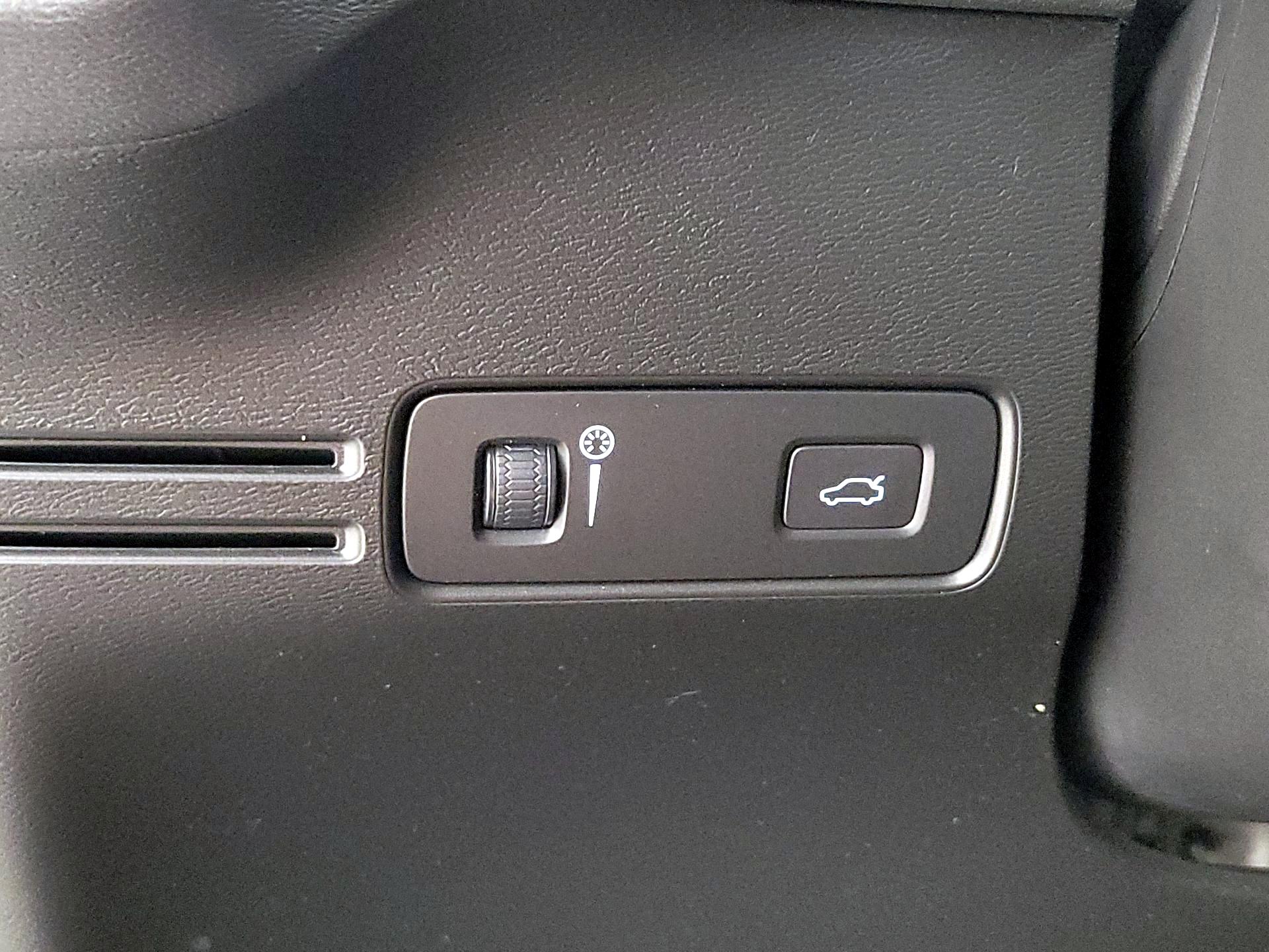 Thumbnail: 2020 Volvo XC40 - 13