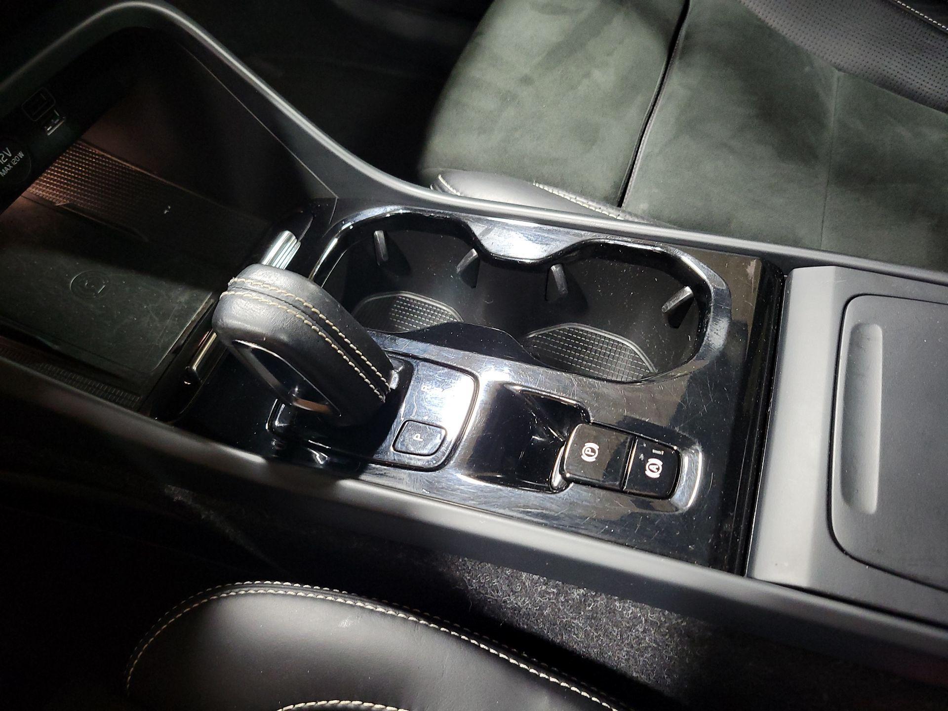 Thumbnail: 2020 Volvo XC40 - 17