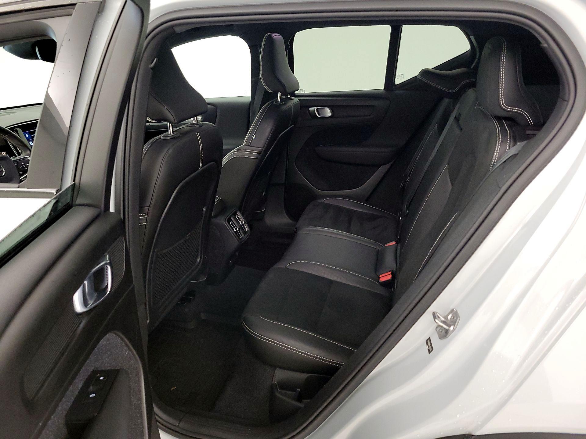 Thumbnail: 2020 Volvo XC40 - 20