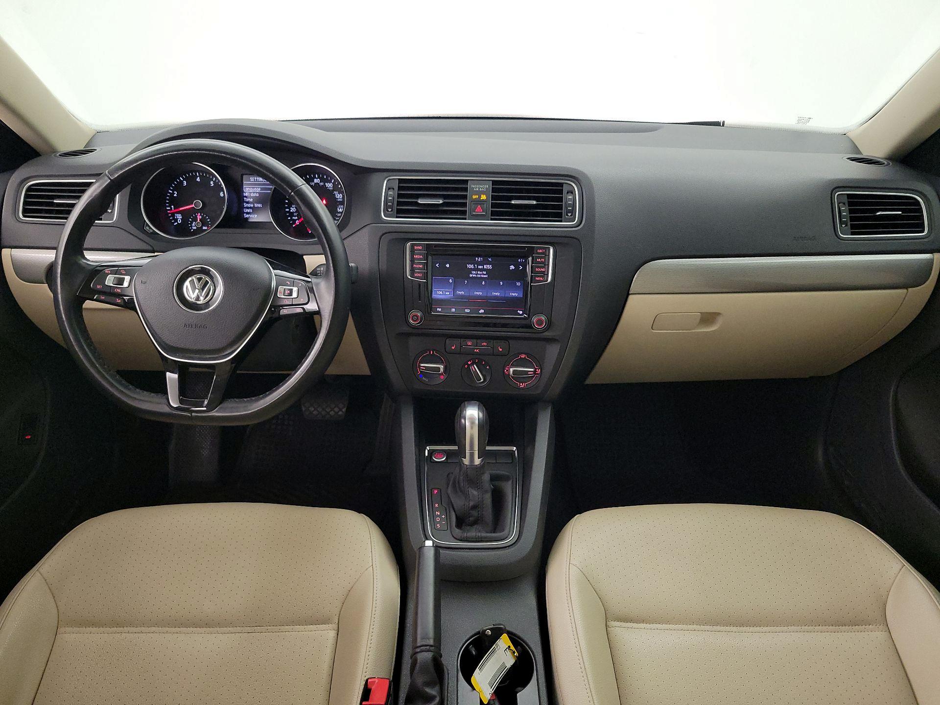 Thumbnail: 2017 Volkswagen Jetta - 9