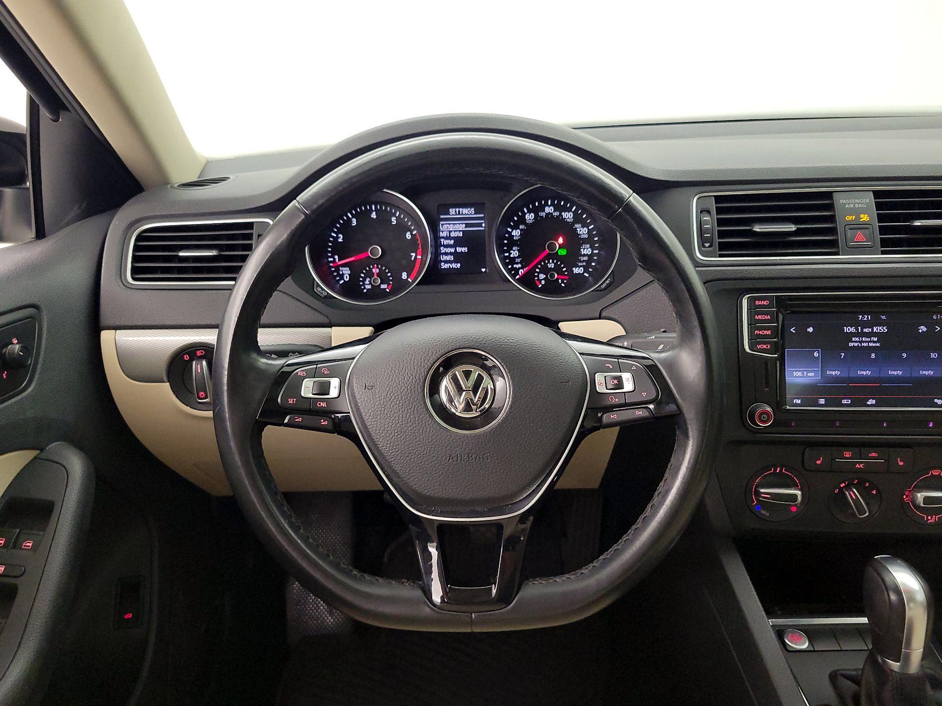 Thumbnail: 2017 Volkswagen Jetta - 10