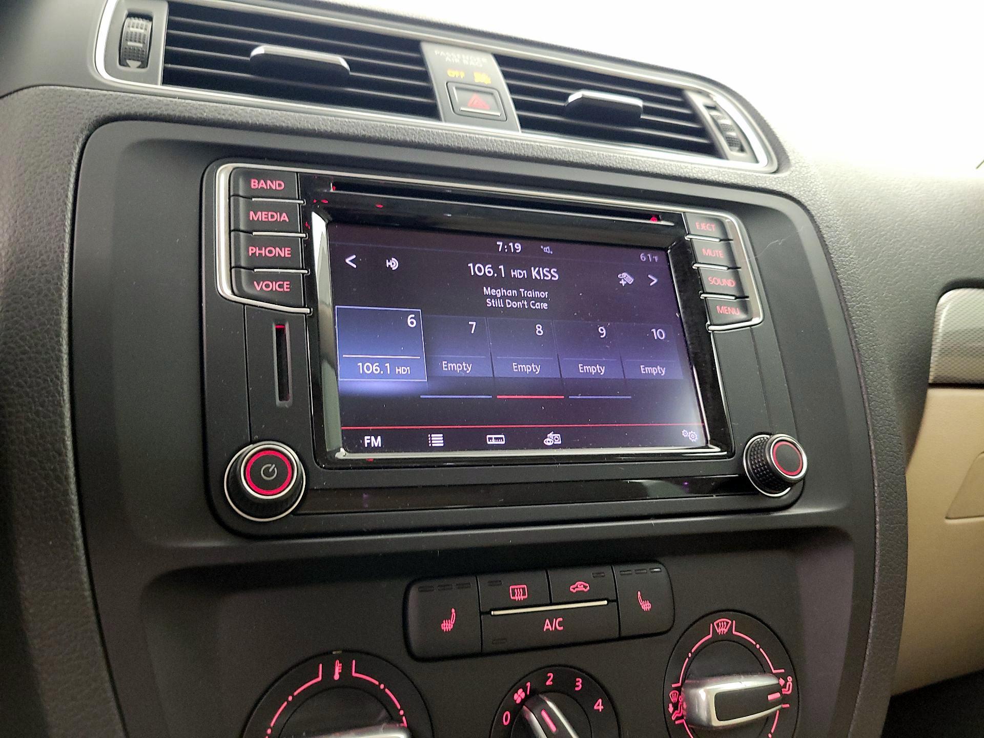 Thumbnail: 2017 Volkswagen Jetta - 15