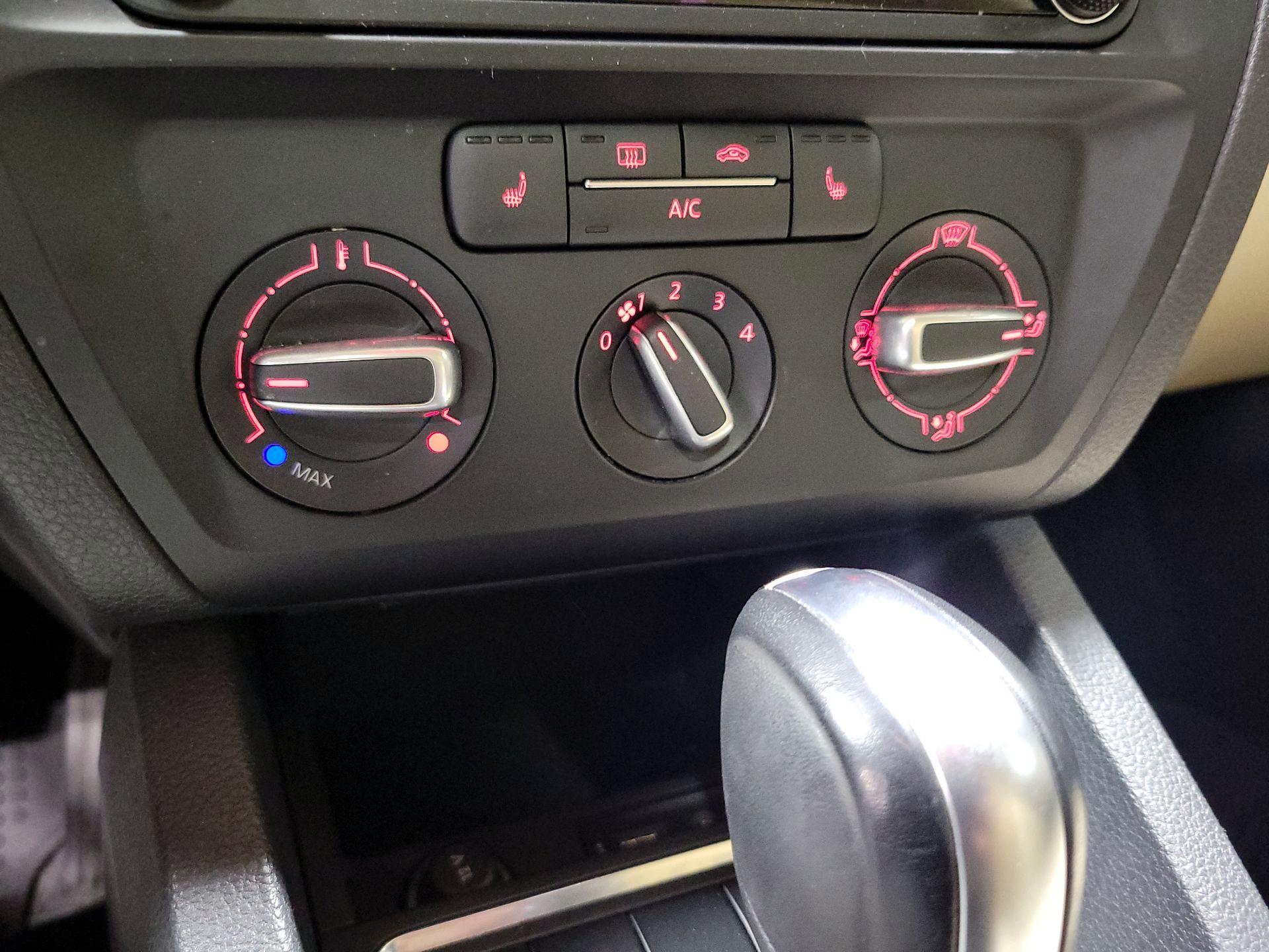 Thumbnail: 2017 Volkswagen Jetta - 16