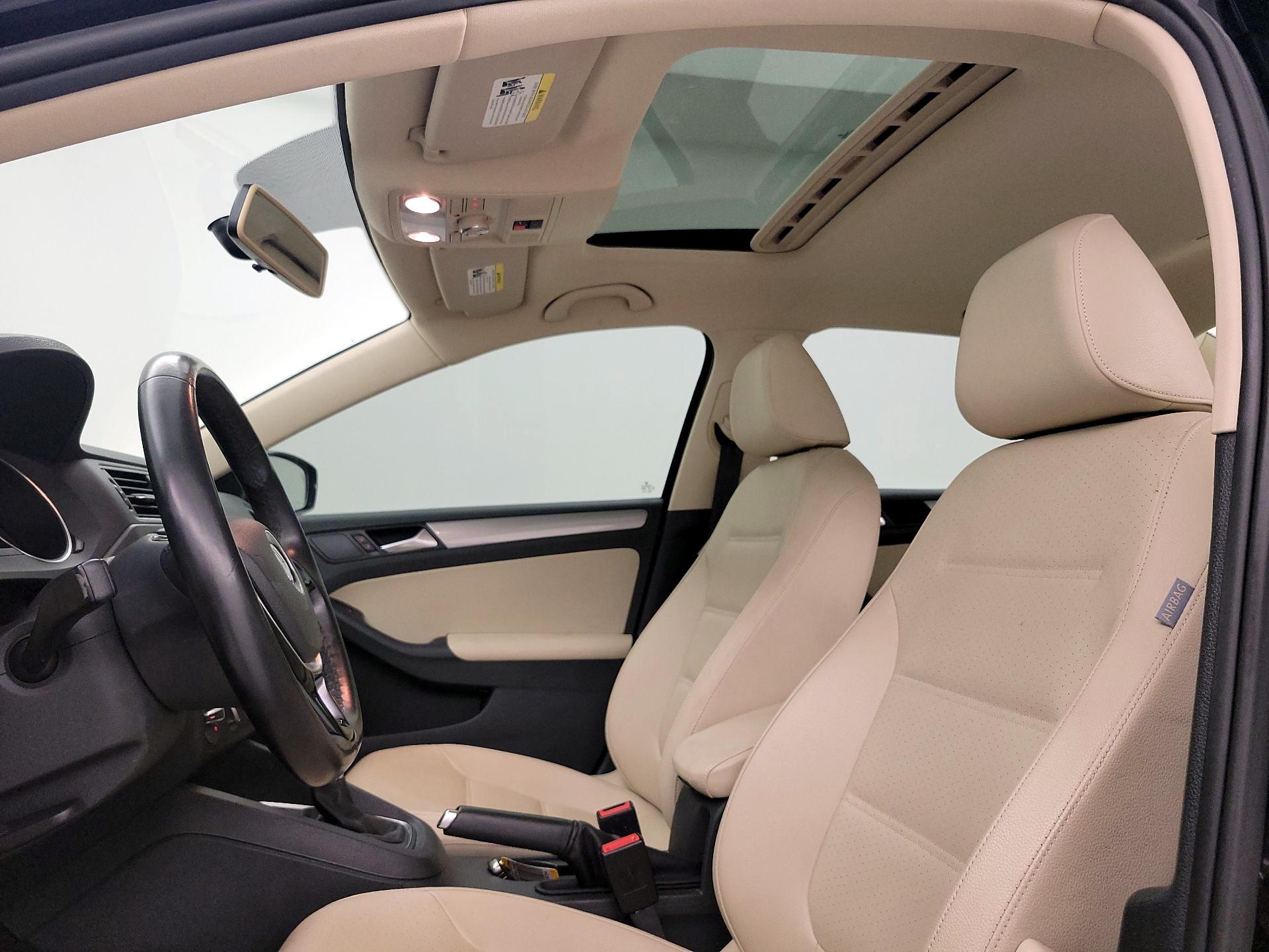 Thumbnail: 2017 Volkswagen Jetta - 18