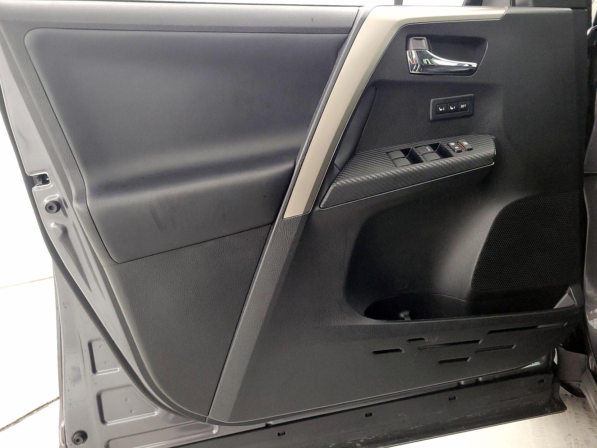 Thumbnail: 2015 Toyota RAV4 - 12