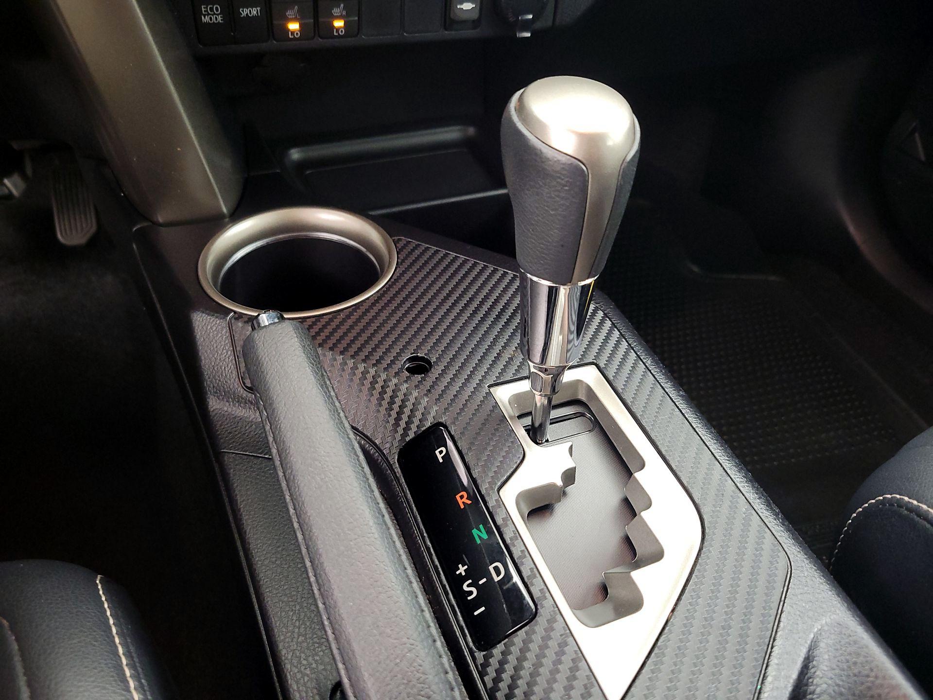 Thumbnail: 2015 Toyota RAV4 - 17