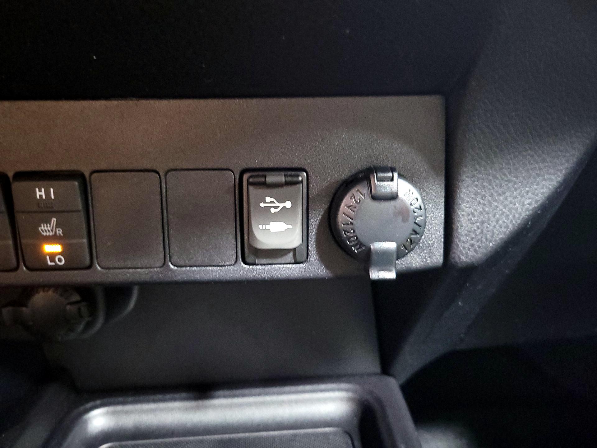 Thumbnail: 2015 Toyota RAV4 - 18