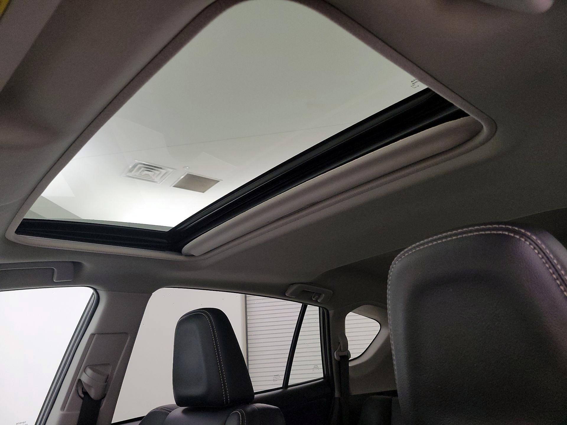 Thumbnail: 2015 Toyota RAV4 - 19