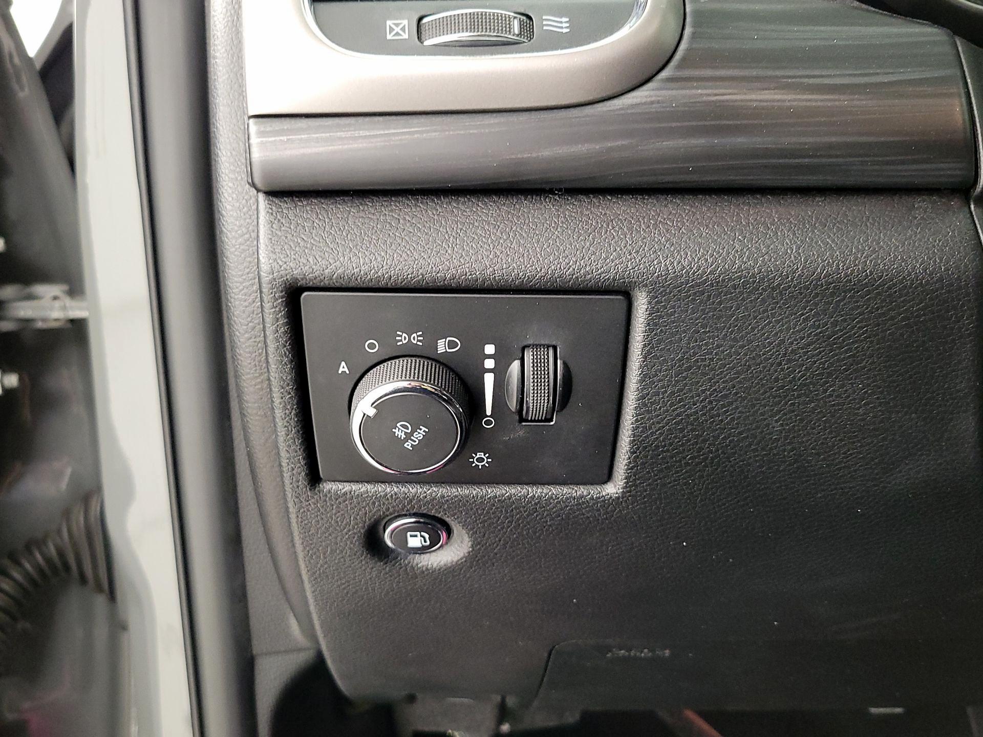 Thumbnail: 2020 Jeep Grand Cherokee - 13