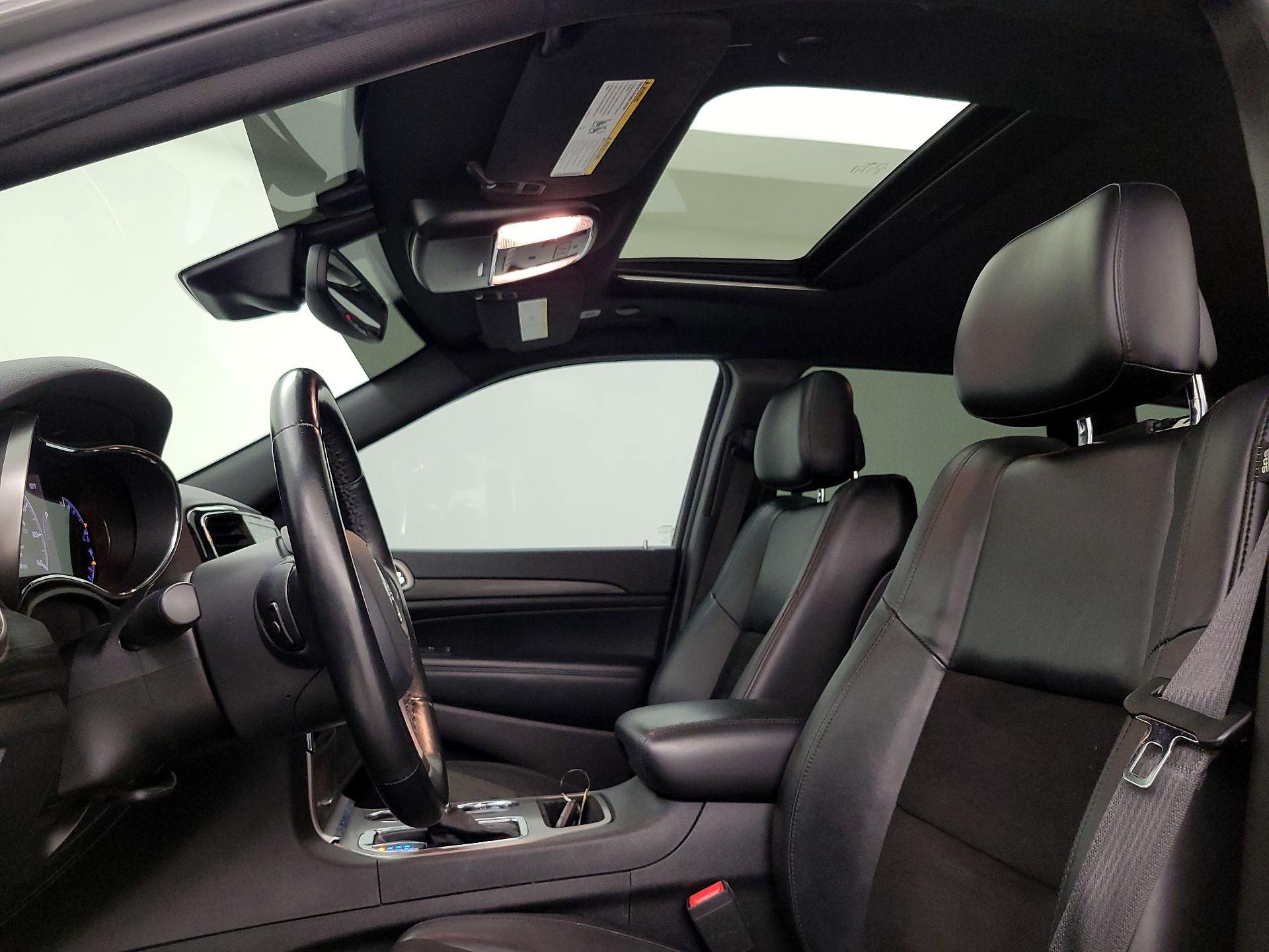 Thumbnail: 2020 Jeep Grand Cherokee - 19