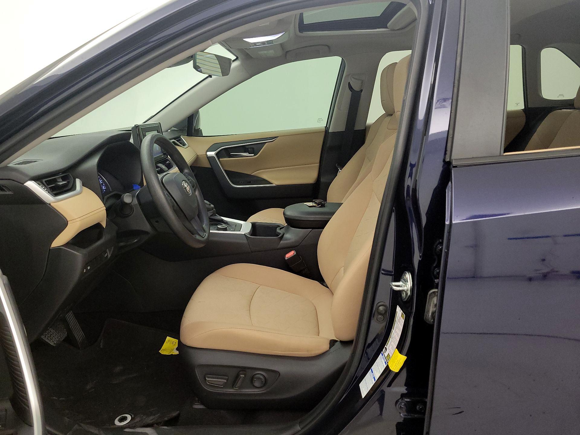 Thumbnail: 2022 Toyota RAV4 - 11