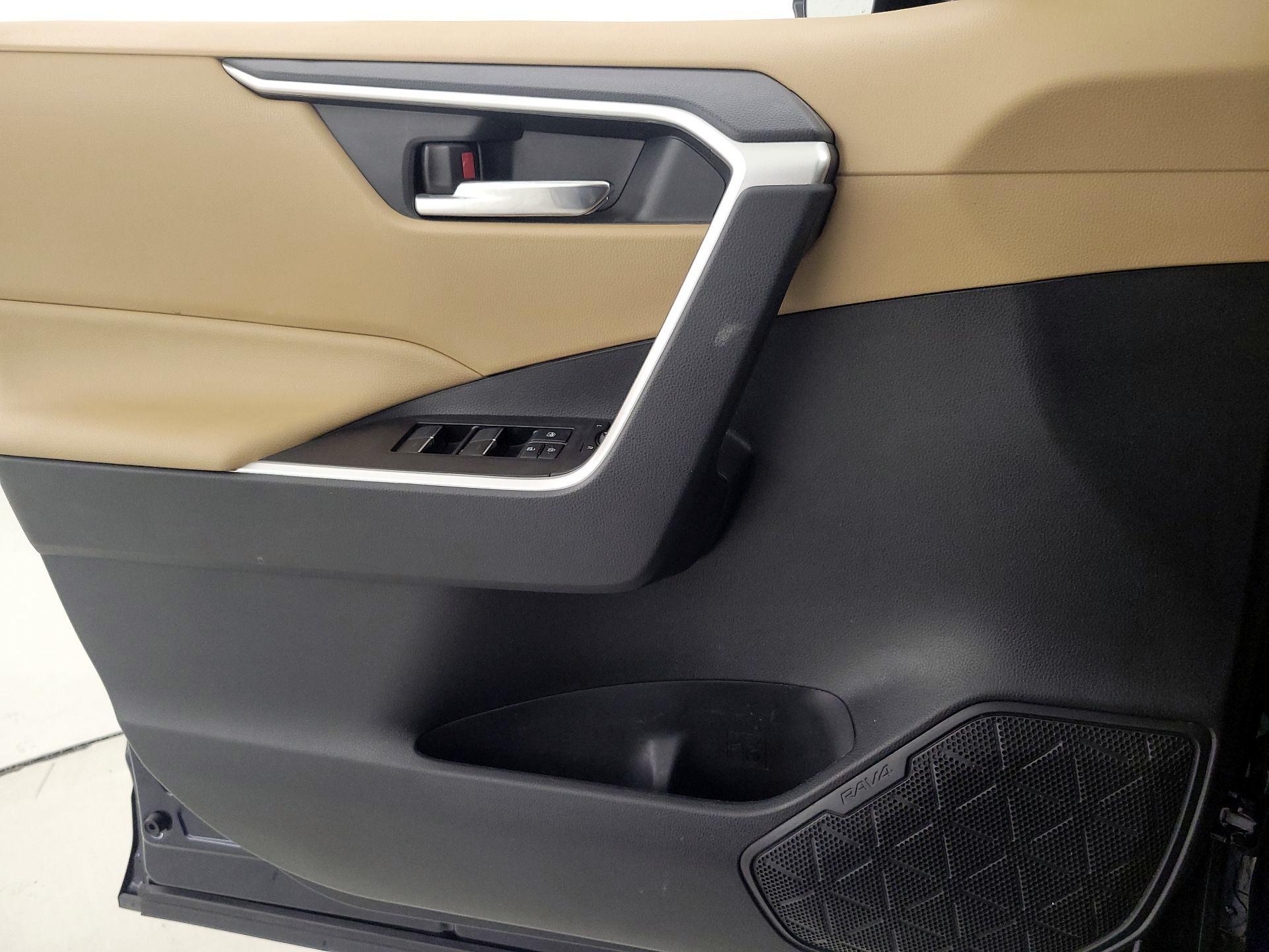 Thumbnail: 2022 Toyota RAV4 - 12