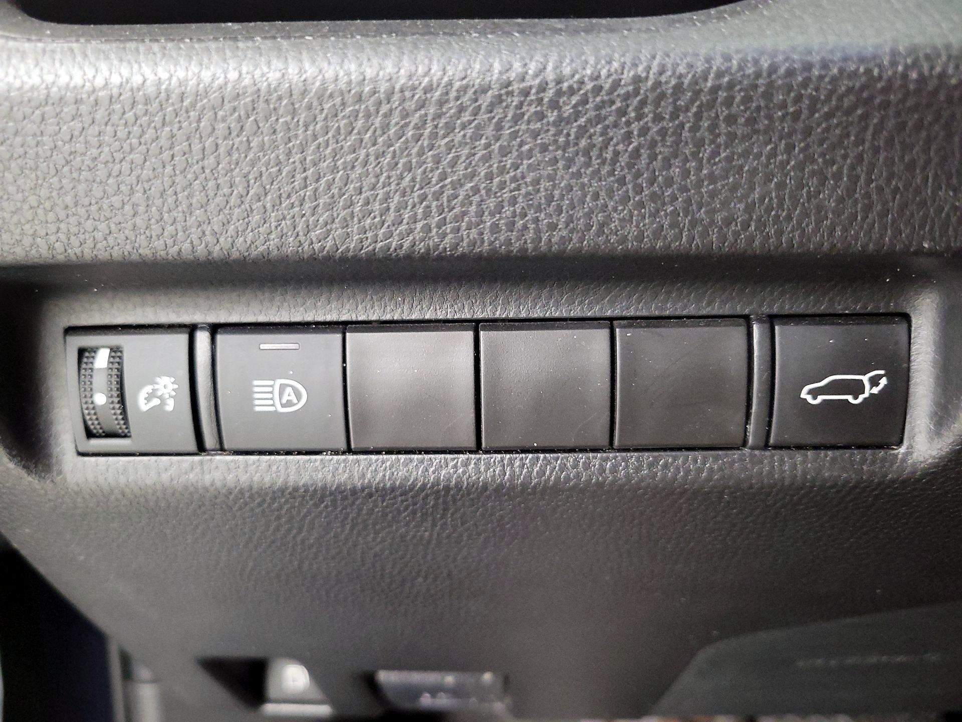 Thumbnail: 2022 Toyota RAV4 - 13