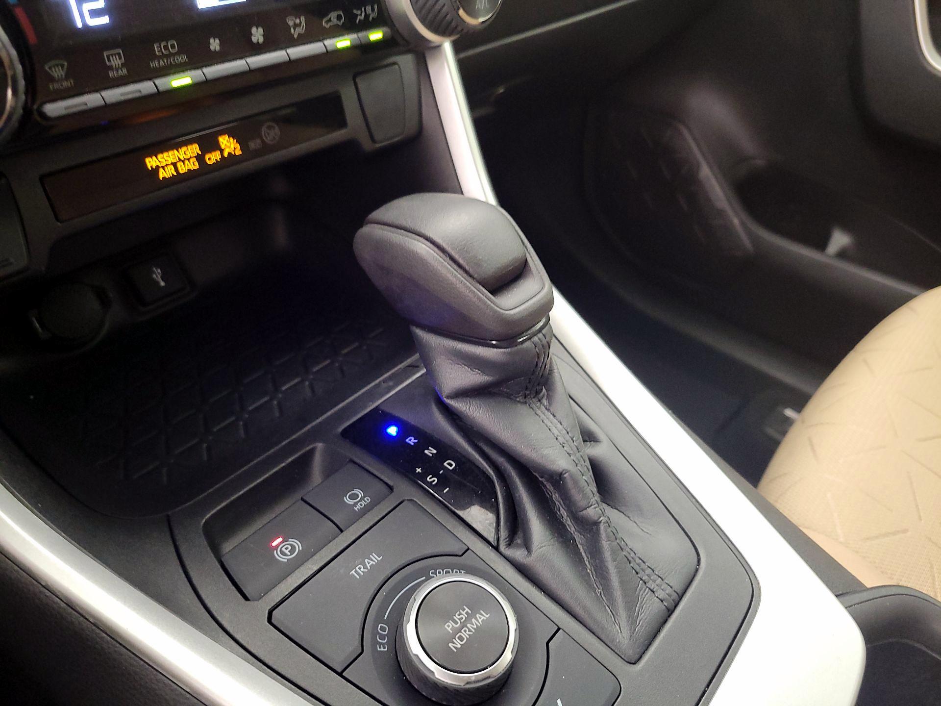 Thumbnail: 2022 Toyota RAV4 - 17