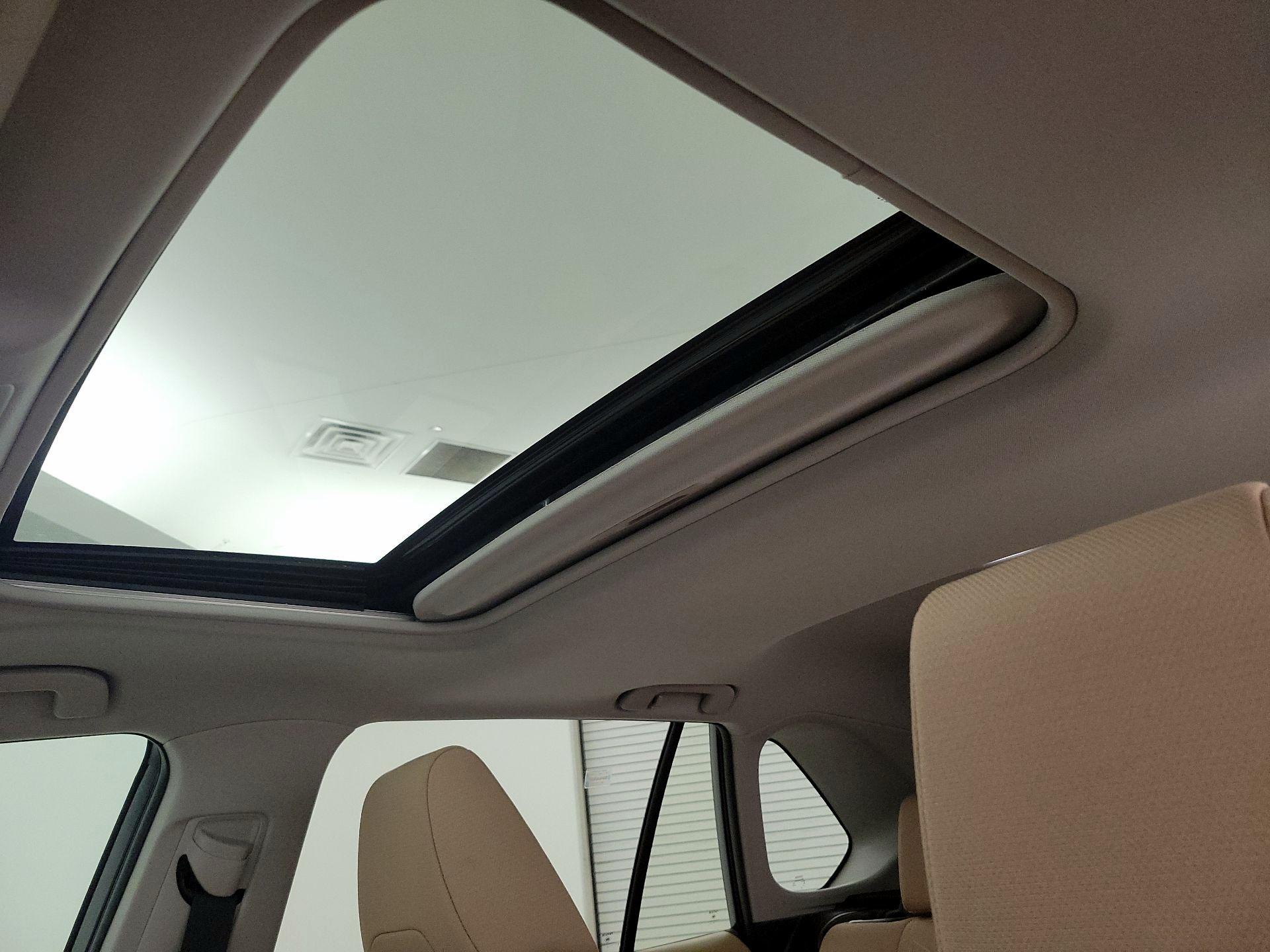 Thumbnail: 2022 Toyota RAV4 - 19