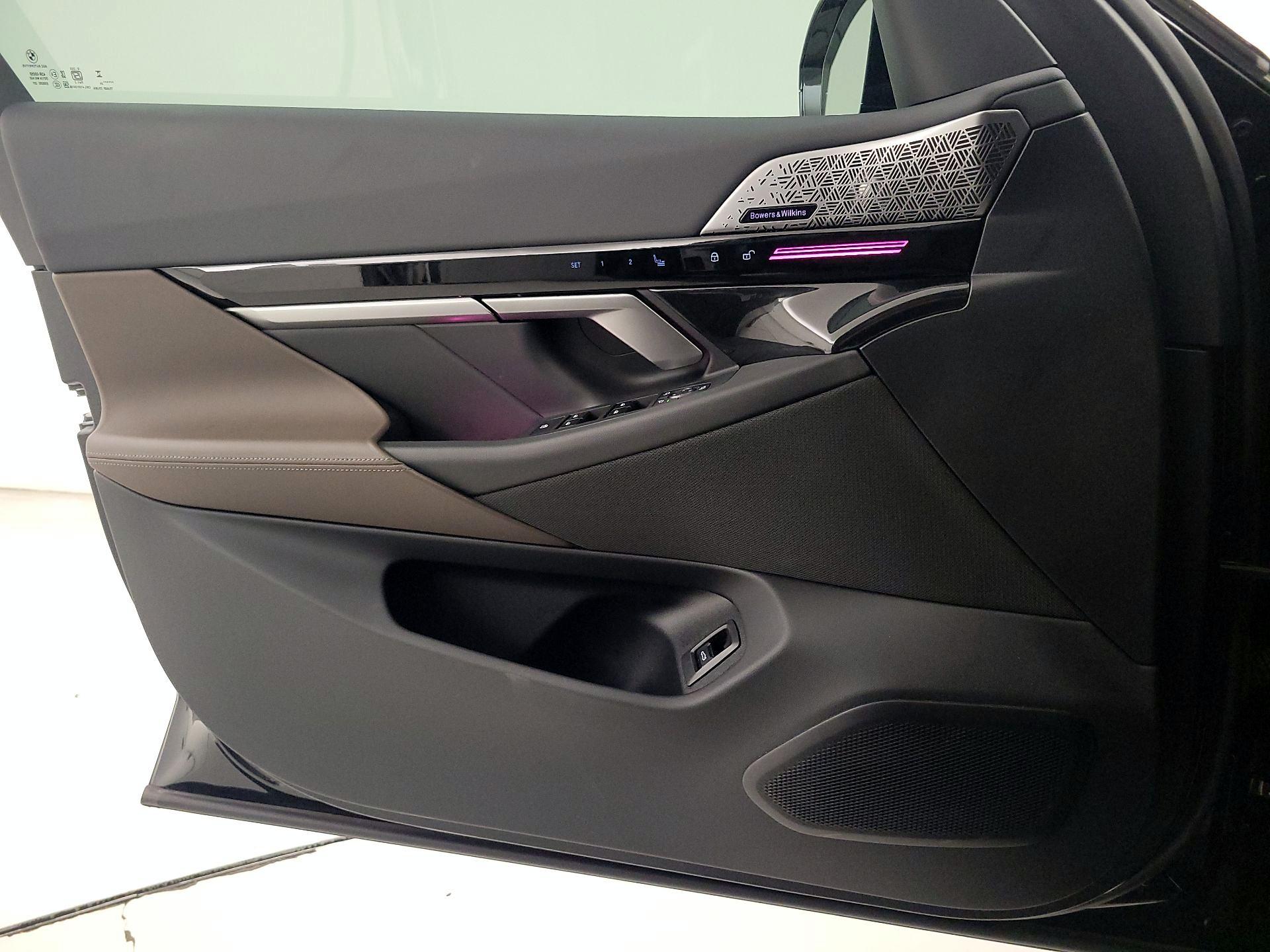 Thumbnail: 2024 BMW 5 Series - 12