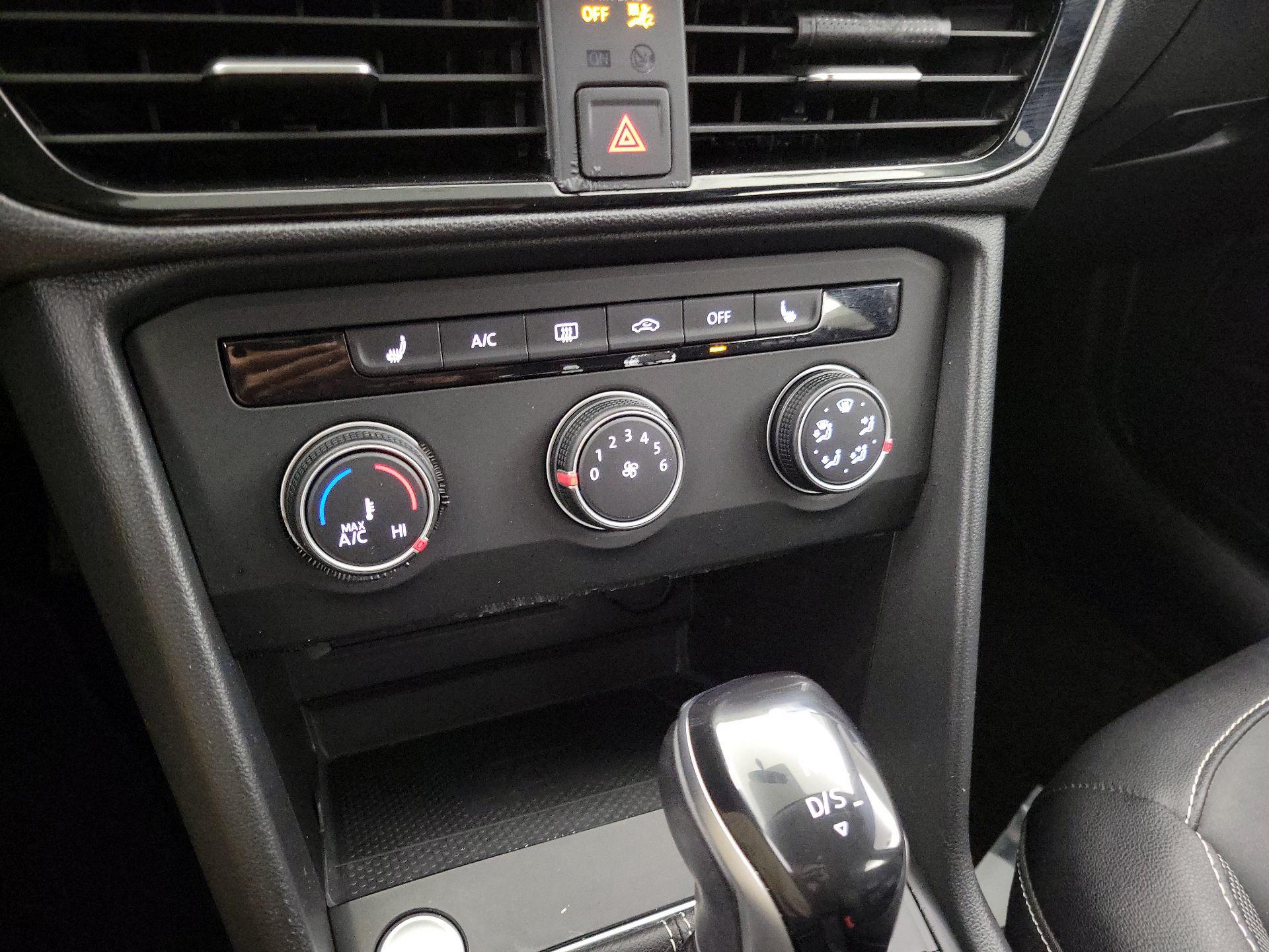 Thumbnail: 2022 Volkswagen Taos - 16