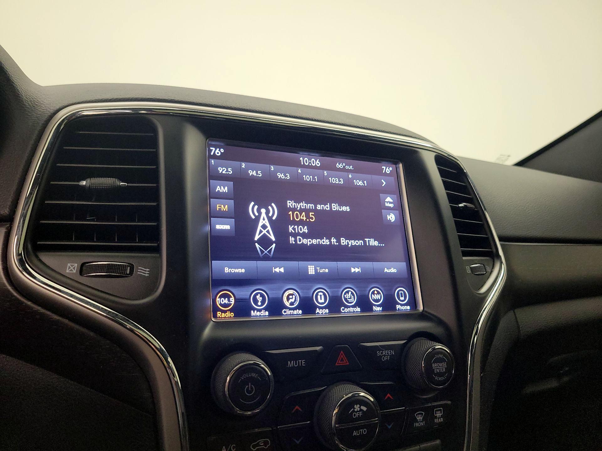 Thumbnail: 2018 Jeep Grand Cherokee - 16