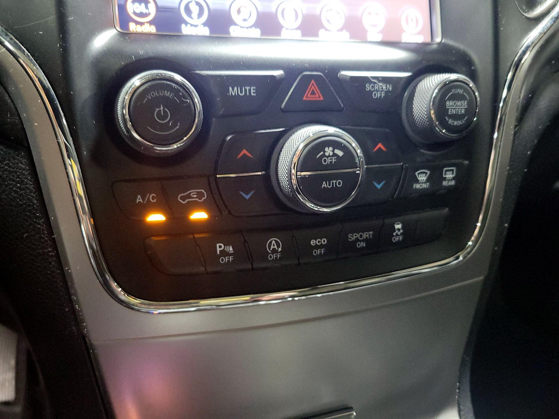 Thumbnail: 2018 Jeep Grand Cherokee - 17