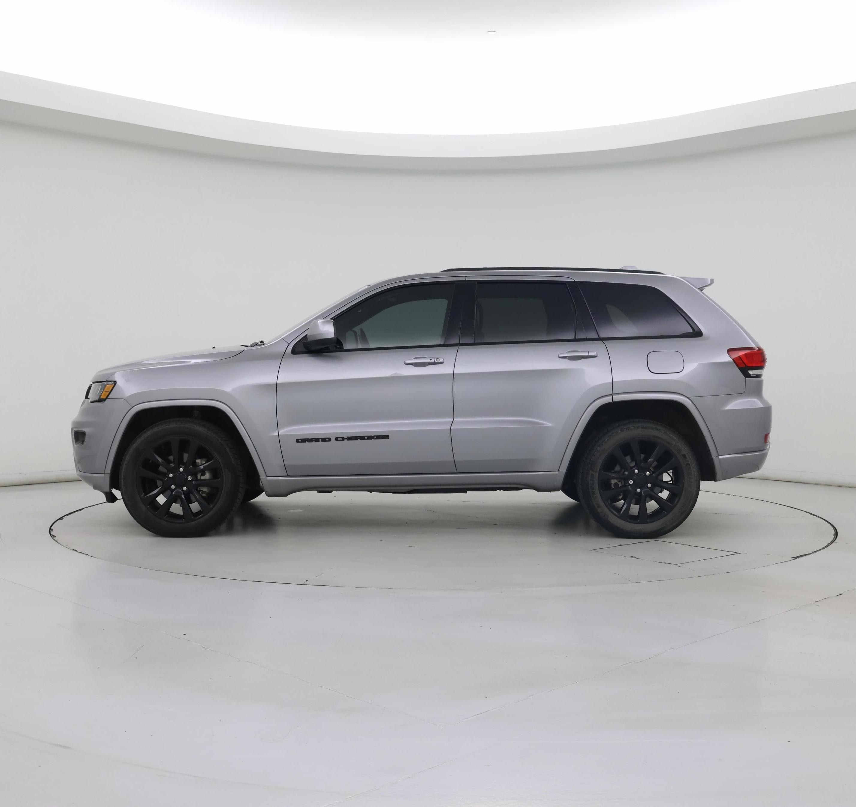 Thumbnail: 2018 Jeep Grand Cherokee - 3