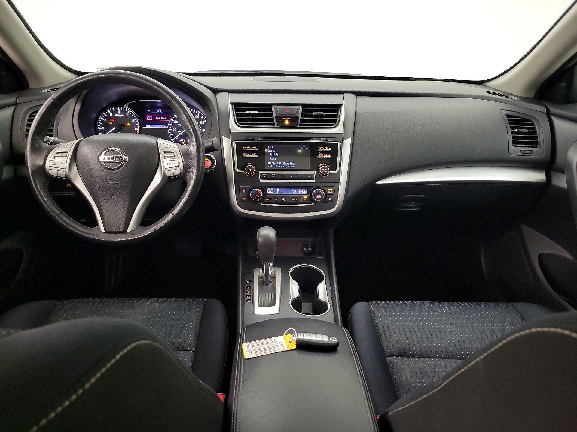 Thumbnail: 2017 Nissan Altima - 9