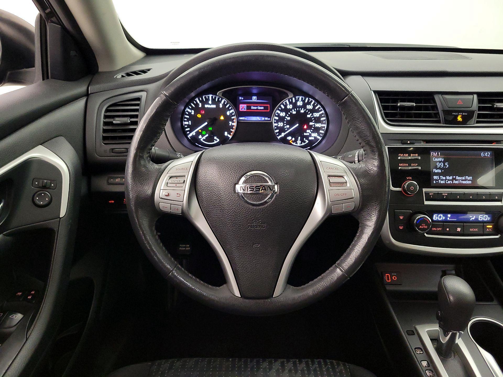 Thumbnail: 2017 Nissan Altima - 10