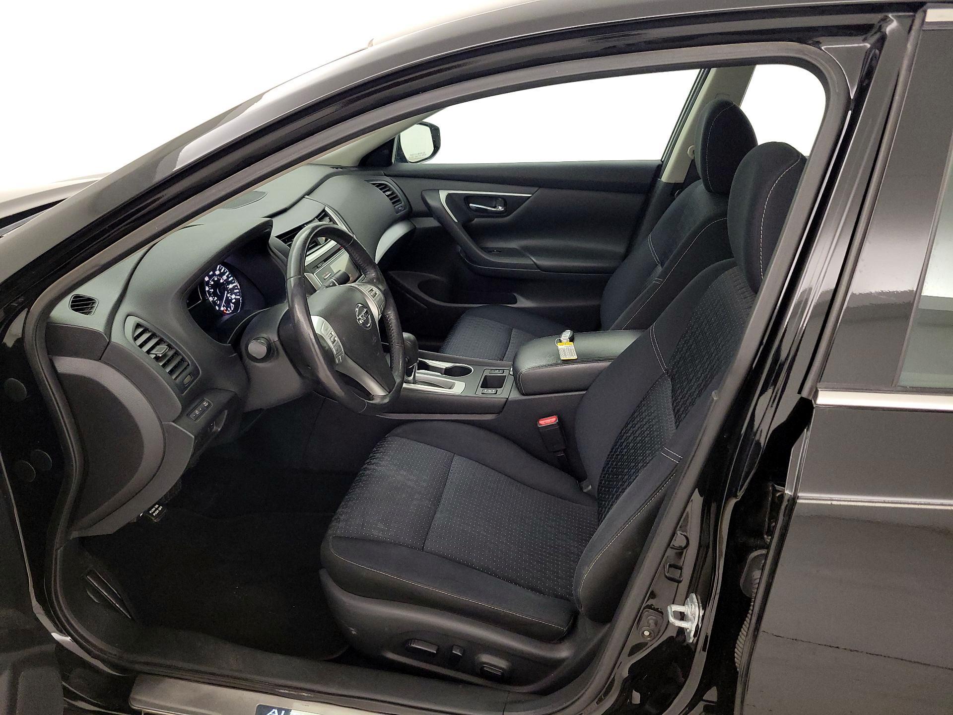 Thumbnail: 2017 Nissan Altima - 11