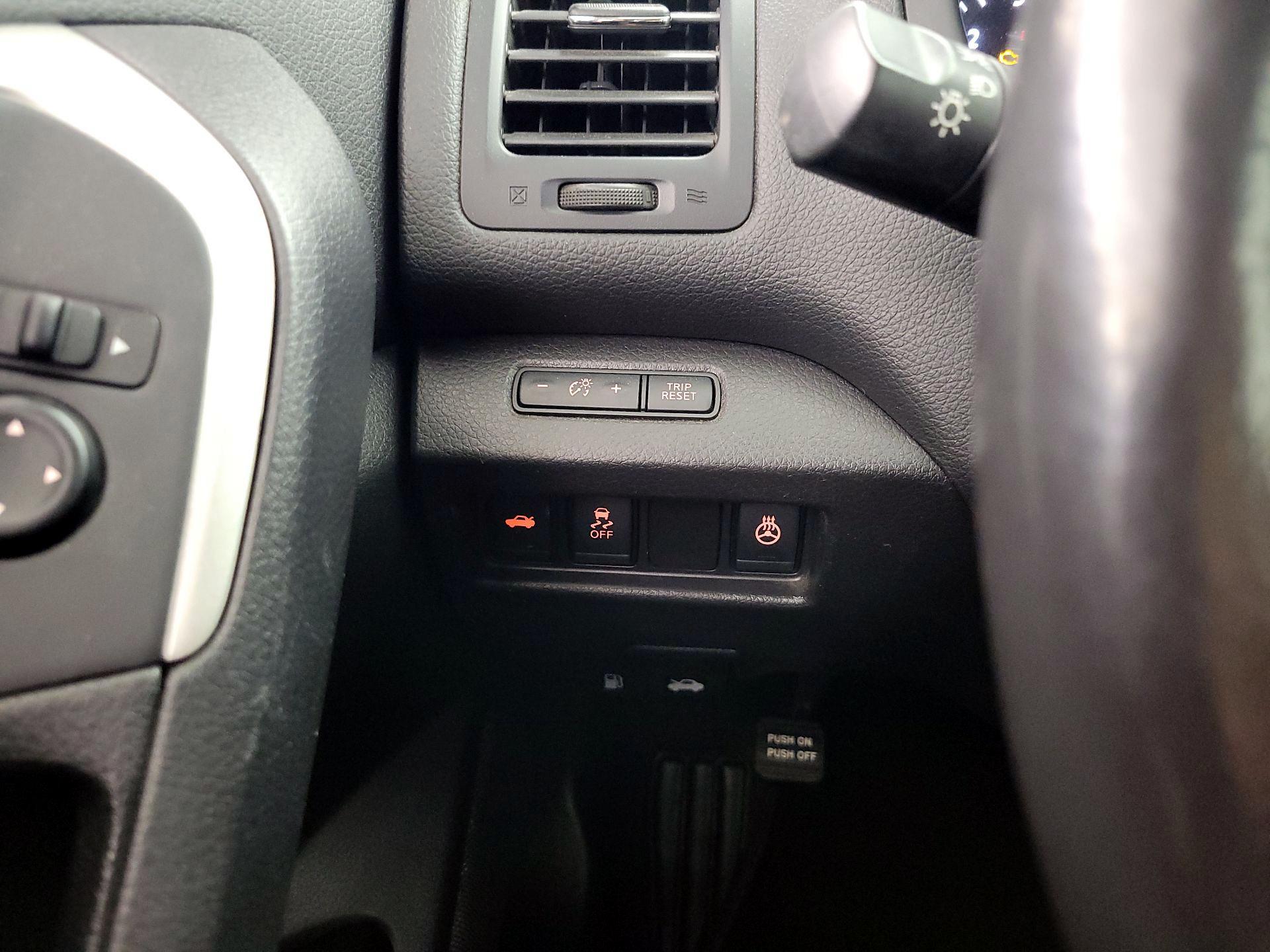 Thumbnail: 2017 Nissan Altima - 13