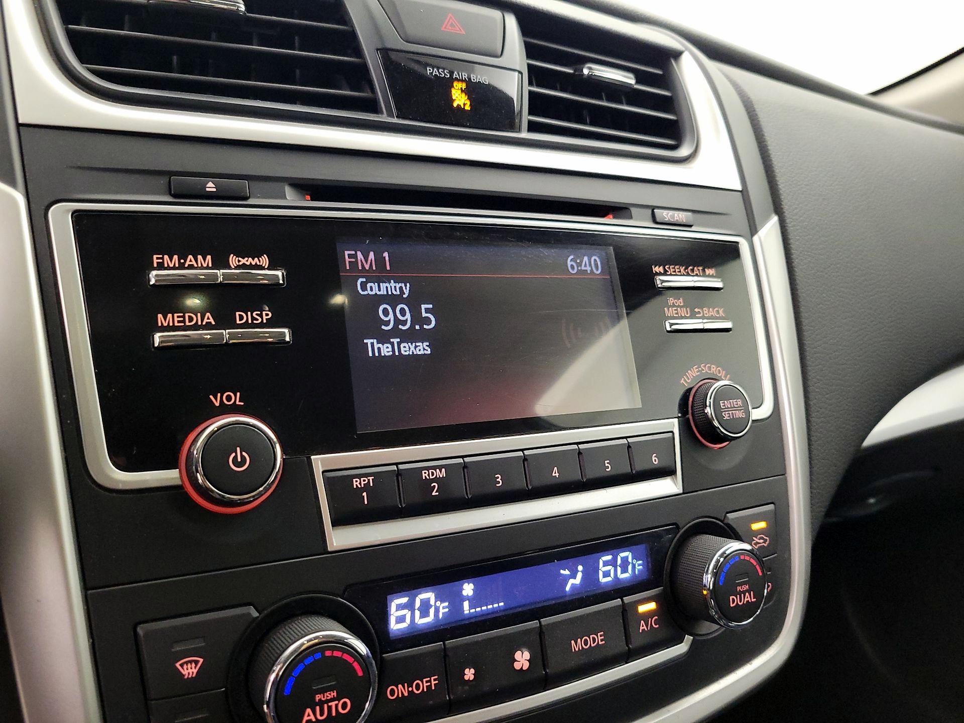 Thumbnail: 2017 Nissan Altima - 15