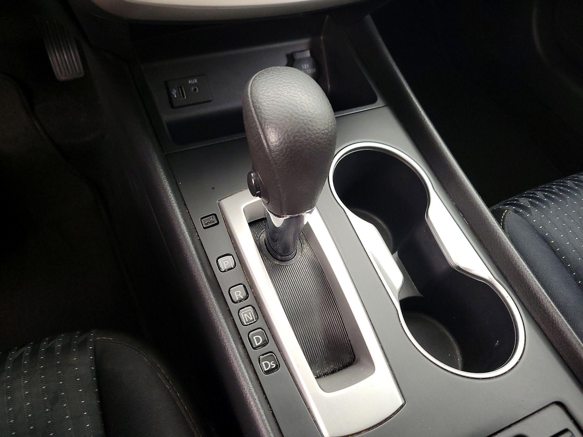 Thumbnail: 2017 Nissan Altima - 17