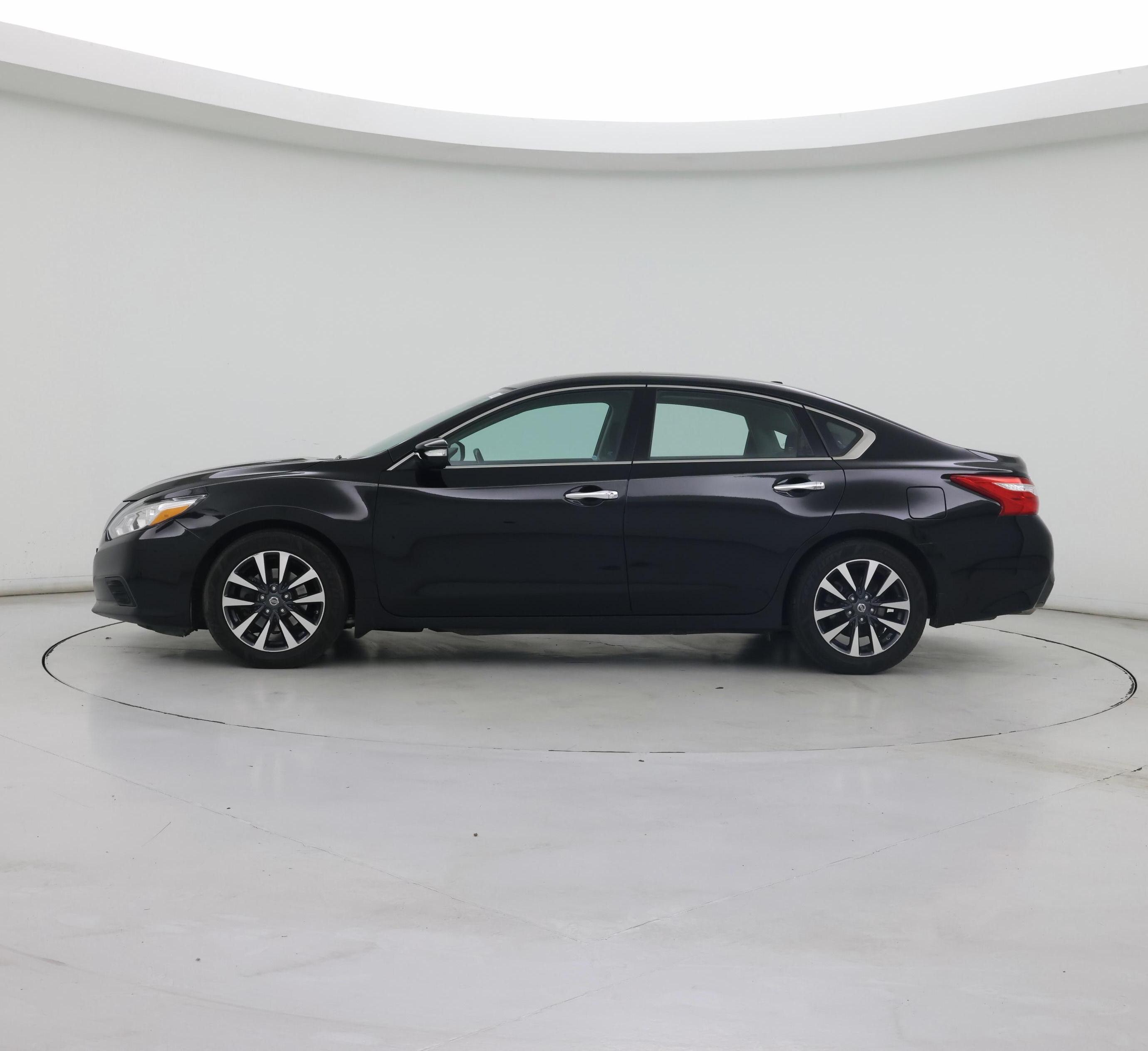 Thumbnail: 2017 Nissan Altima - 3