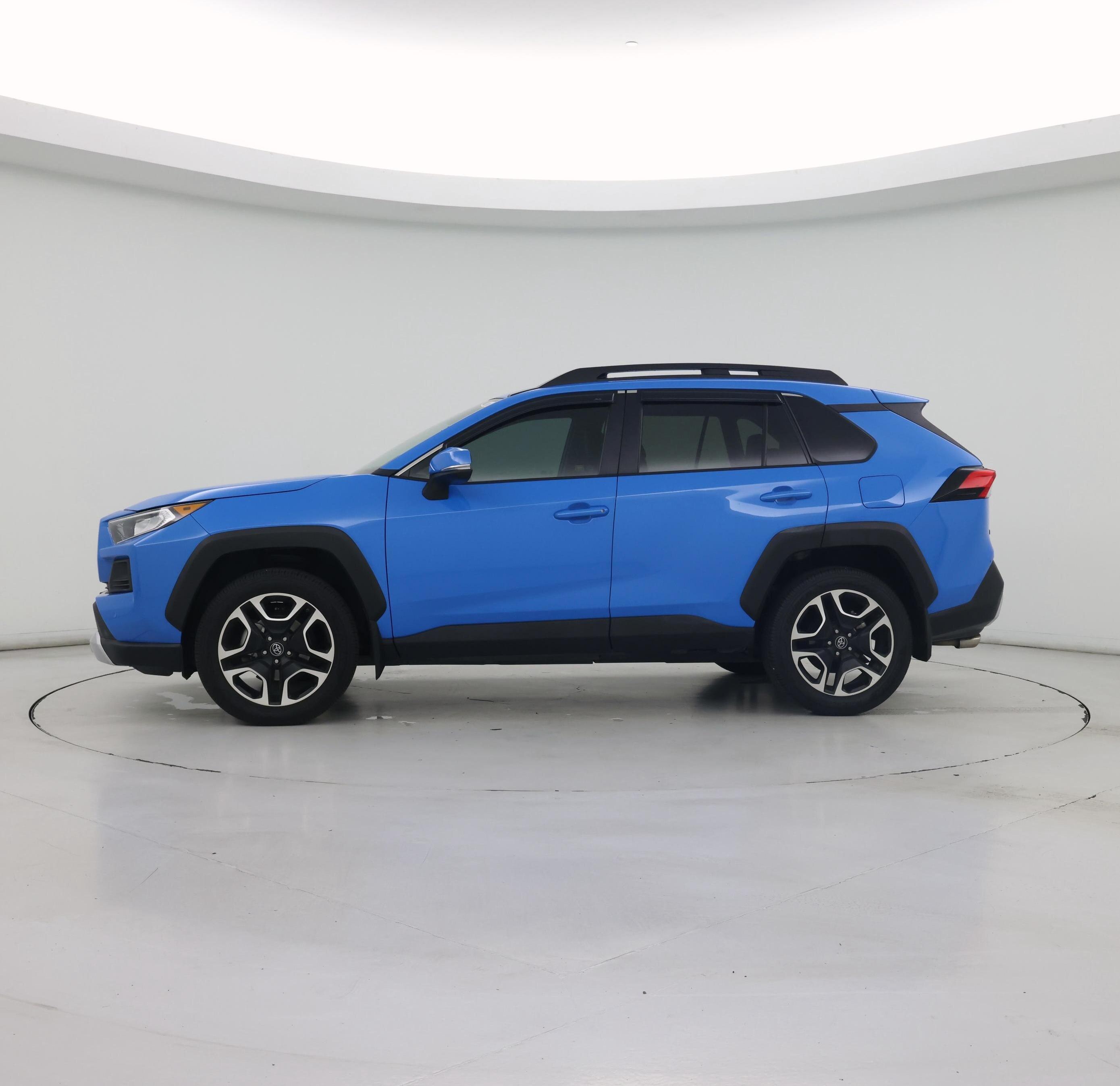 Thumbnail: 2019 Toyota RAV4 - 3