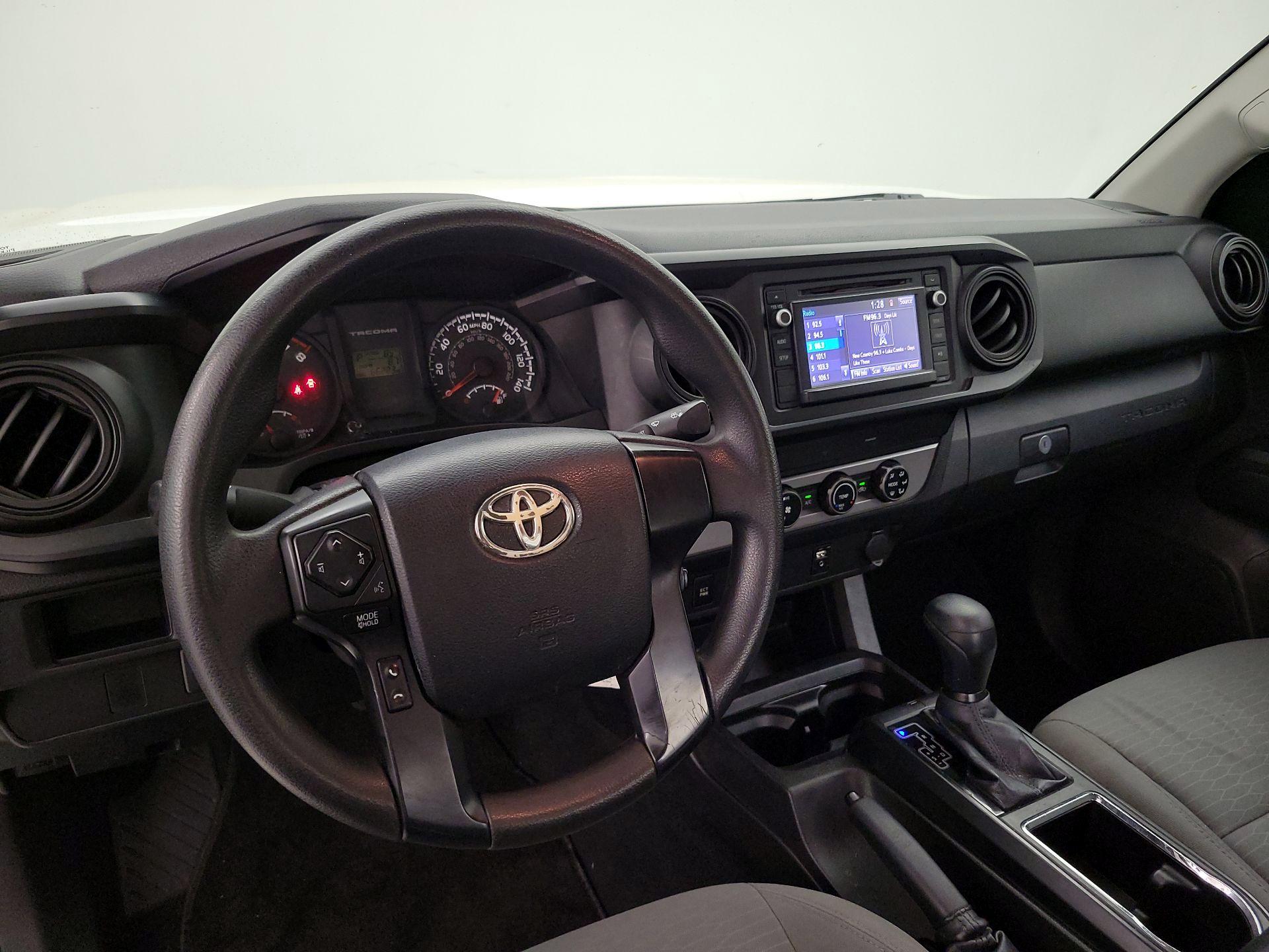 Thumbnail: 2016 Toyota Tacoma - 9