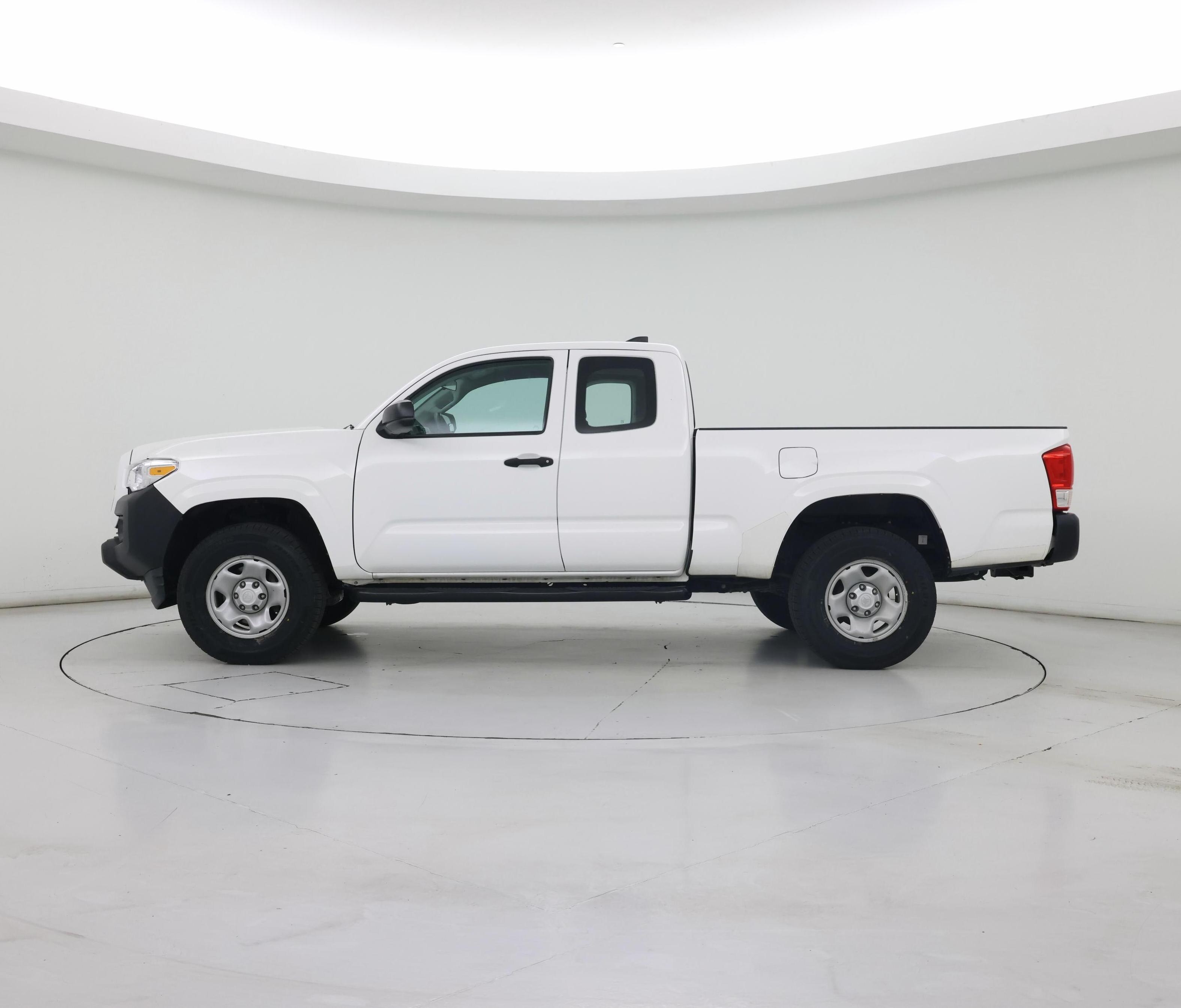 Thumbnail: 2016 Toyota Tacoma - 3