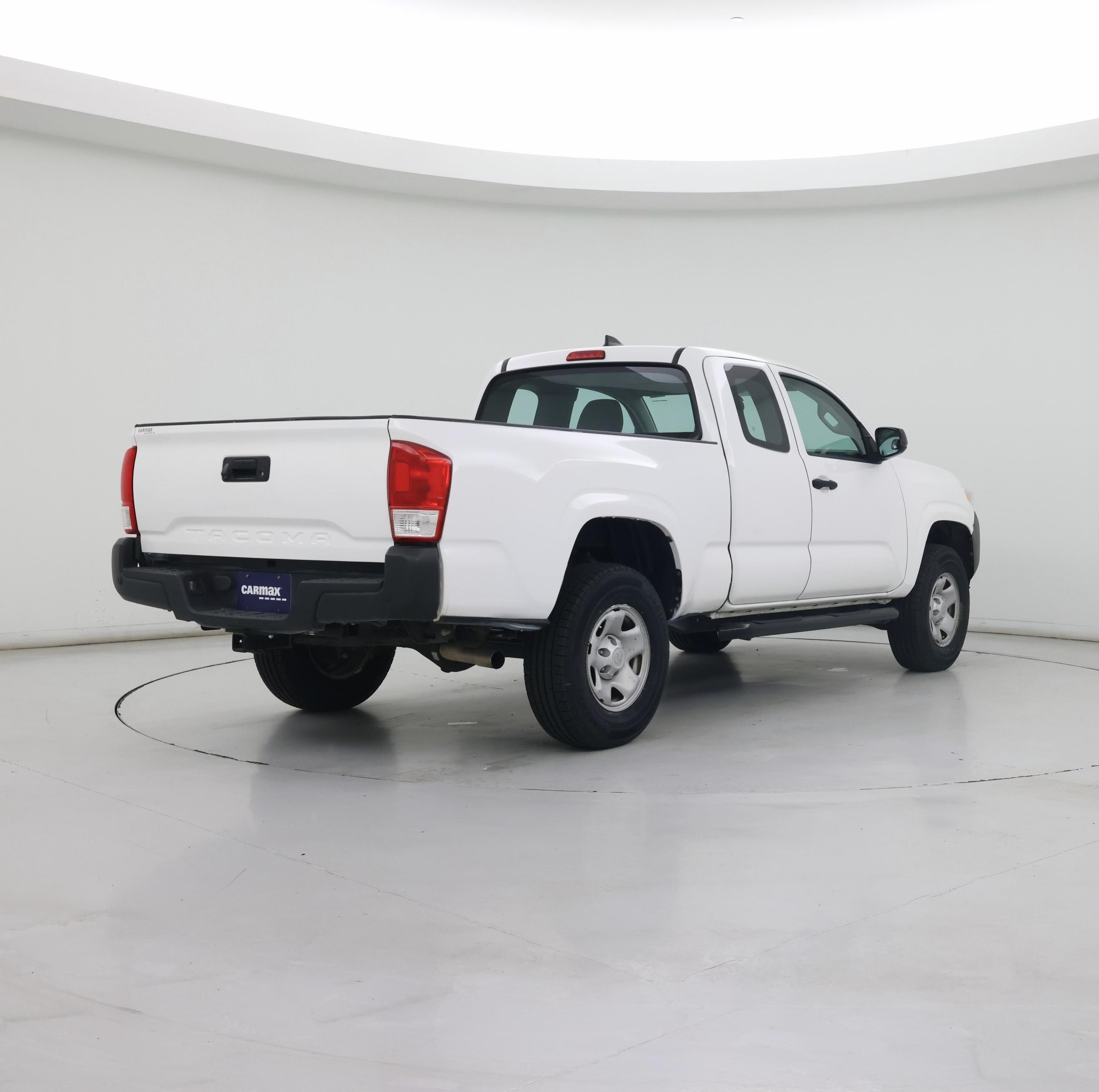 Thumbnail: 2016 Toyota Tacoma - 8