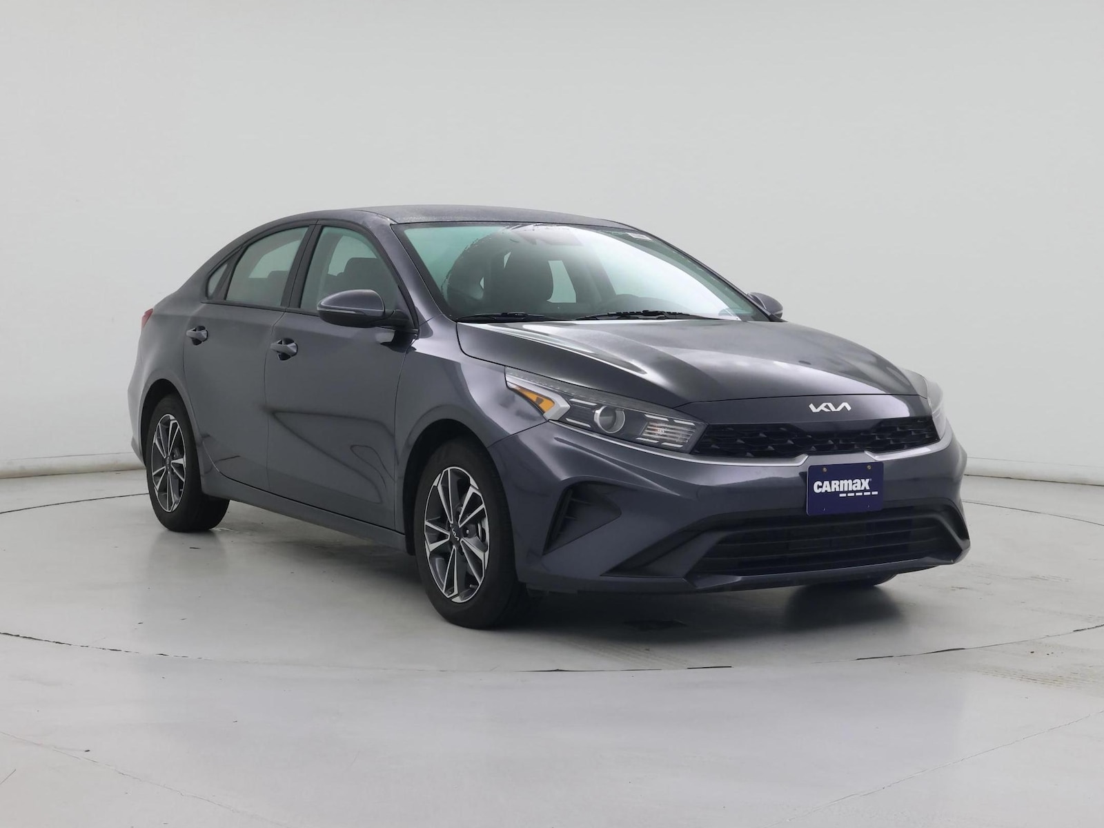 2024 Kia Forte LXS - Photo 2