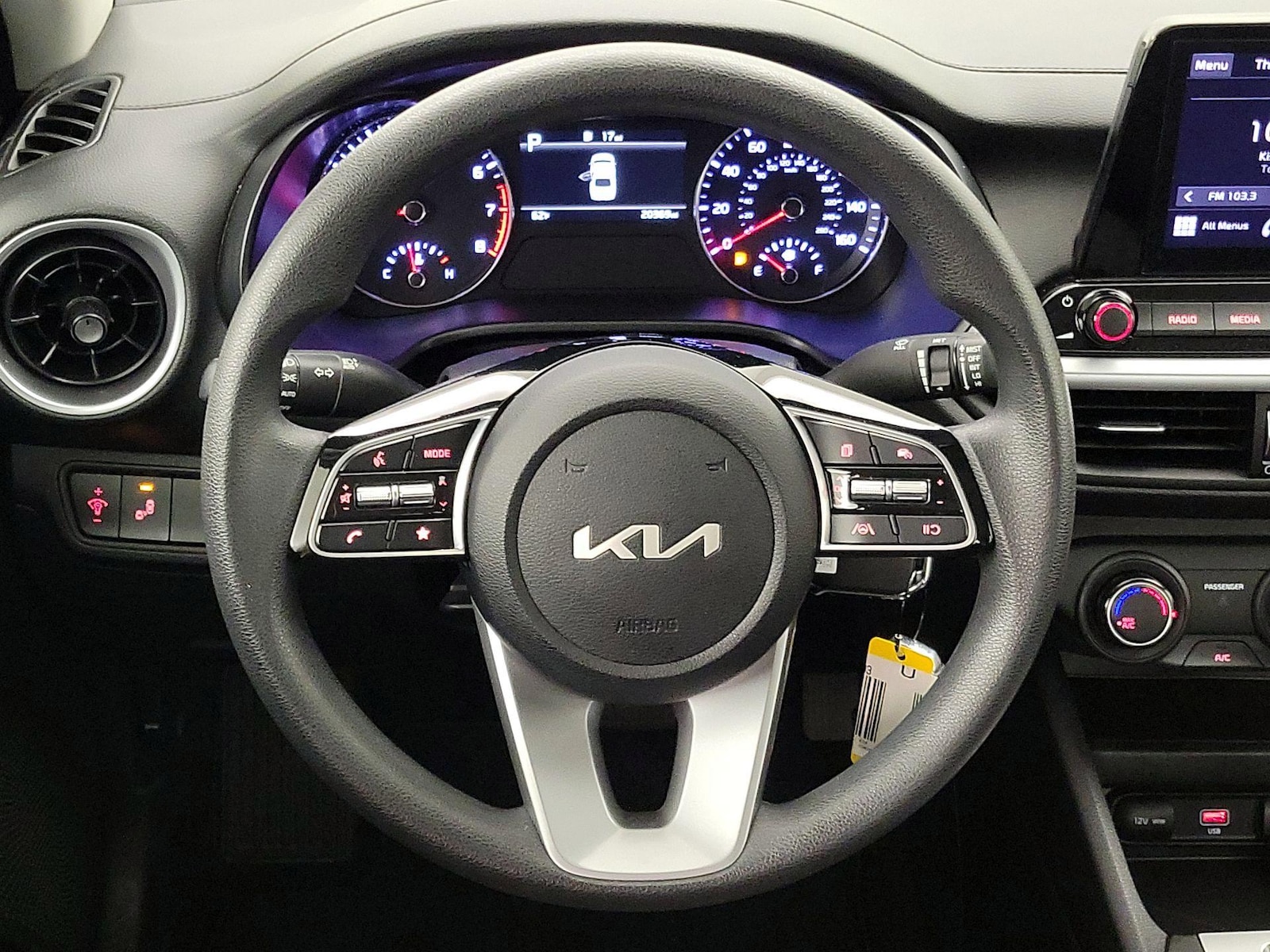 2024 Kia Forte LXS - Photo 11