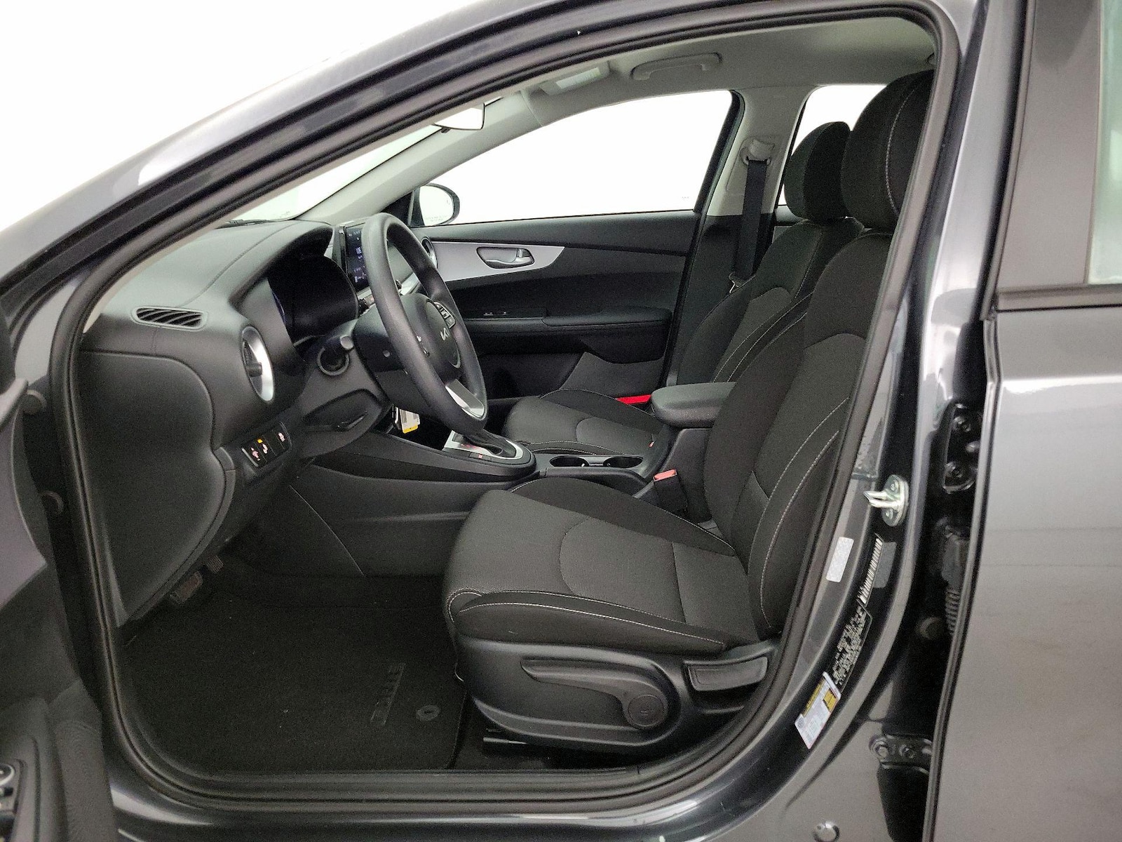 2024 Kia Forte LXS - Photo 12
