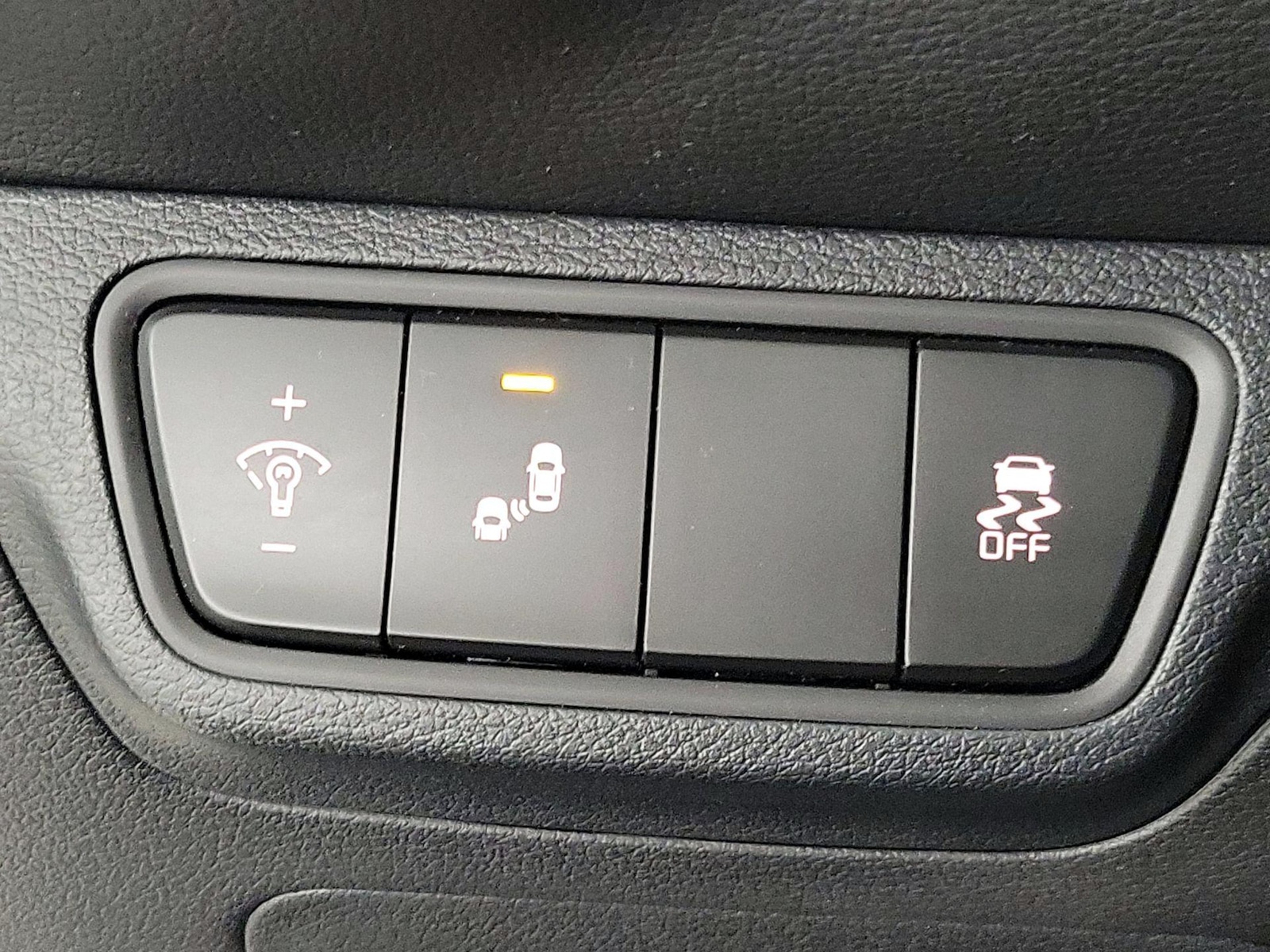 2024 Kia Forte LXS - Photo 14
