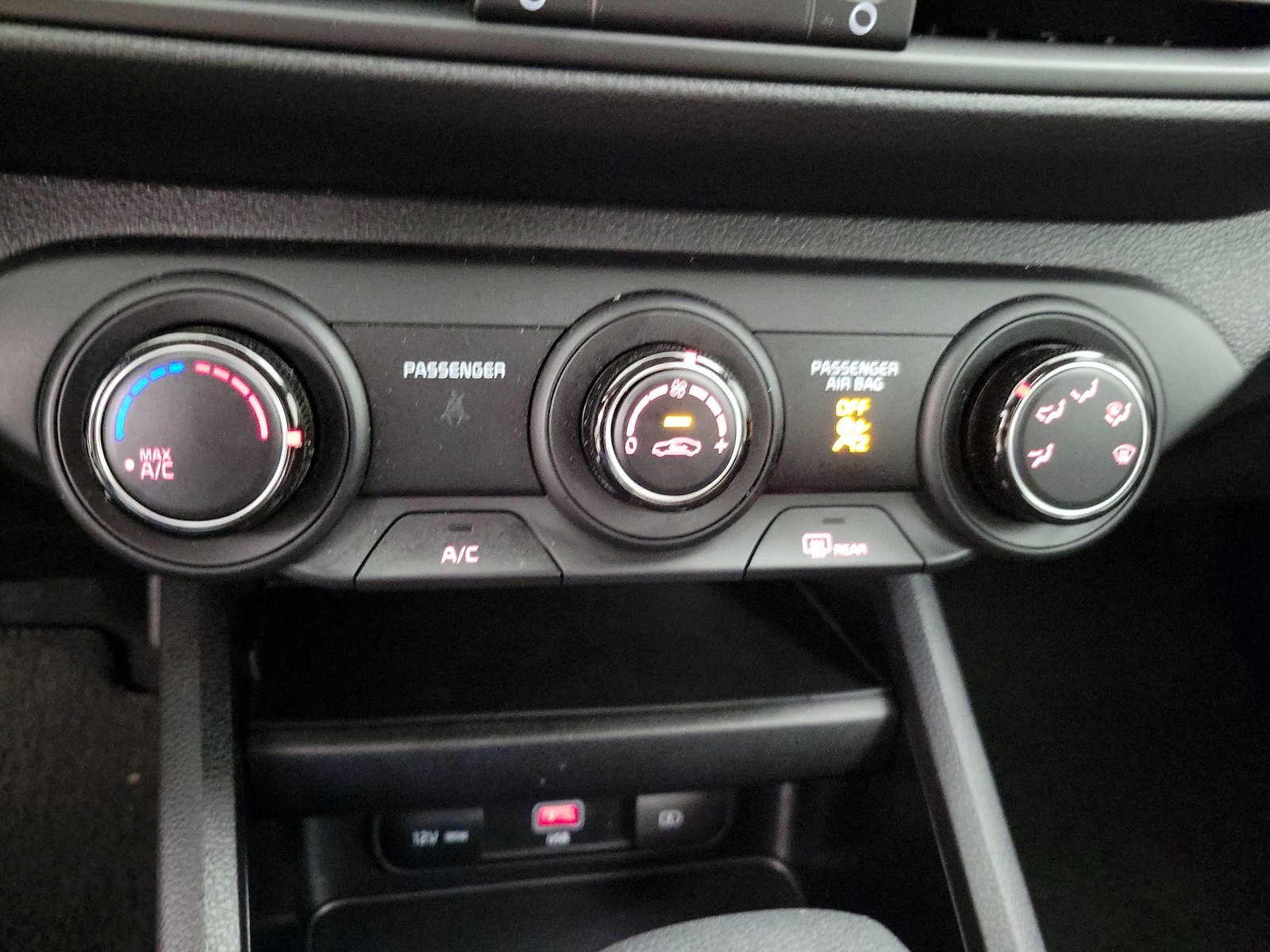 2024 Kia Forte LXS - Photo 16