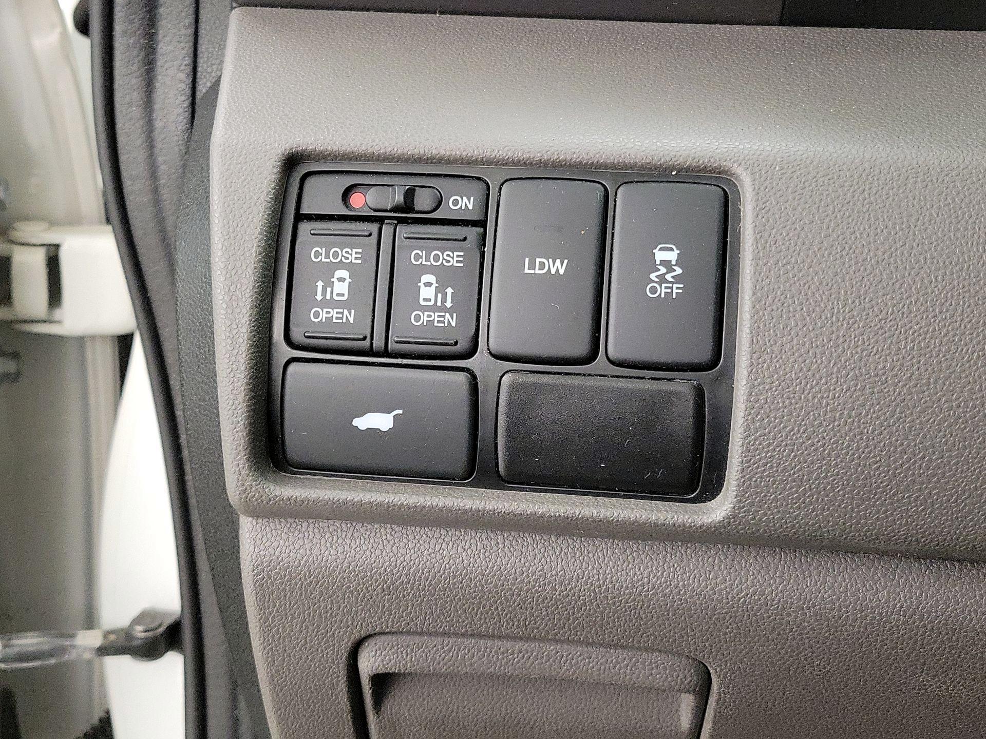 Thumbnail: 2014 Honda Odyssey - 13