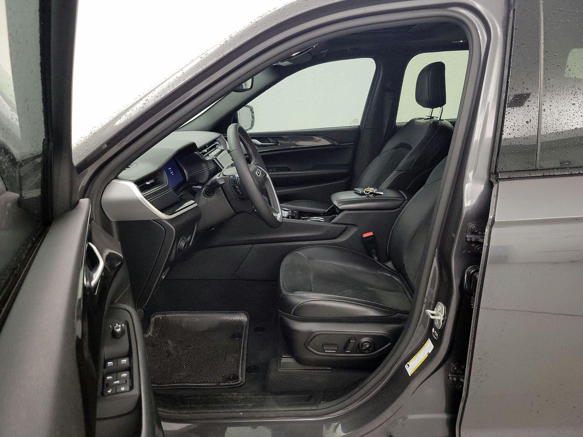 Thumbnail: 2023 Jeep Grand Cherokee - 11