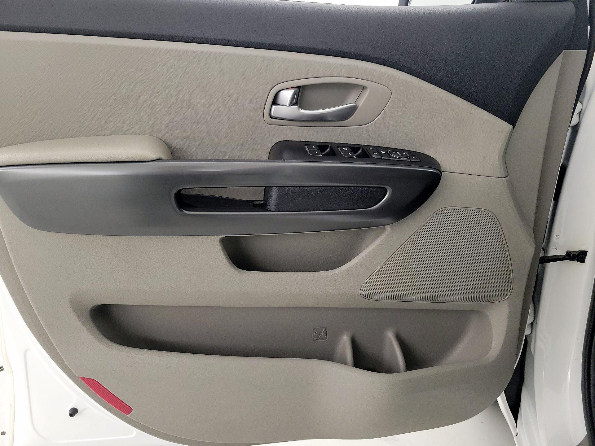 Thumbnail: 2021 Kia Sedona - 12