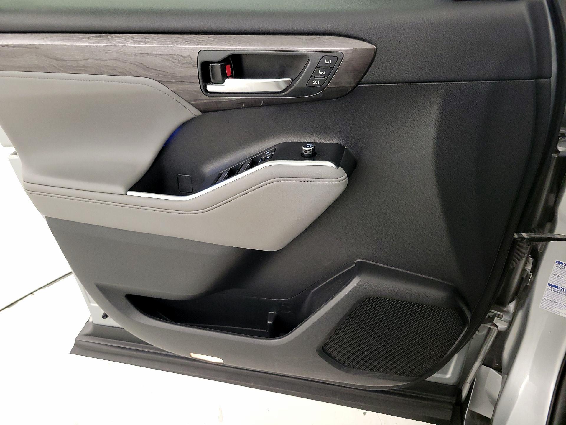 Thumbnail: 2021 Toyota Highlander - 12